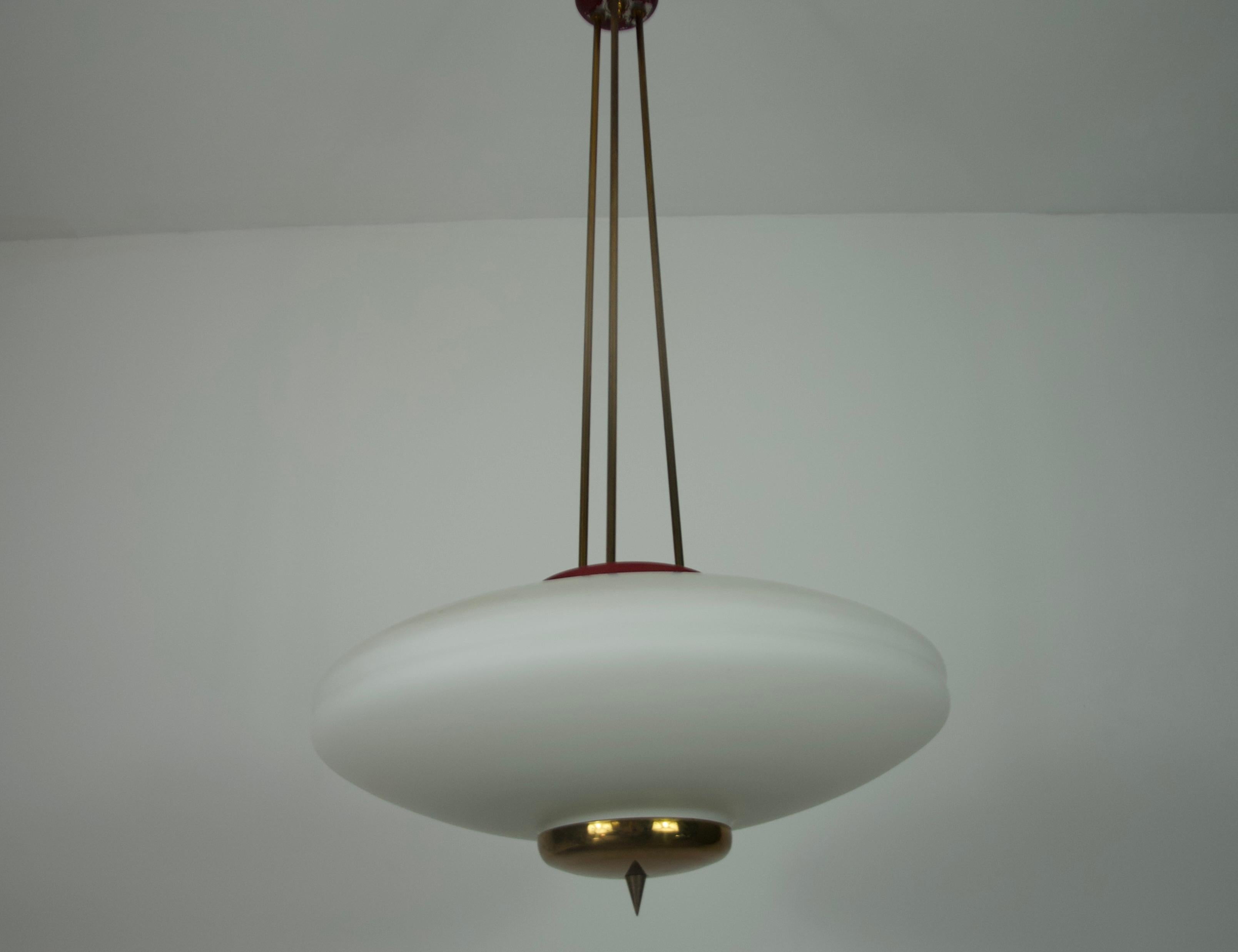Brass and Opal Glass Ceiling Lamp by Stilnovo, Italy, 1960s In condizioni buone in vendita a Hagenbach, DE