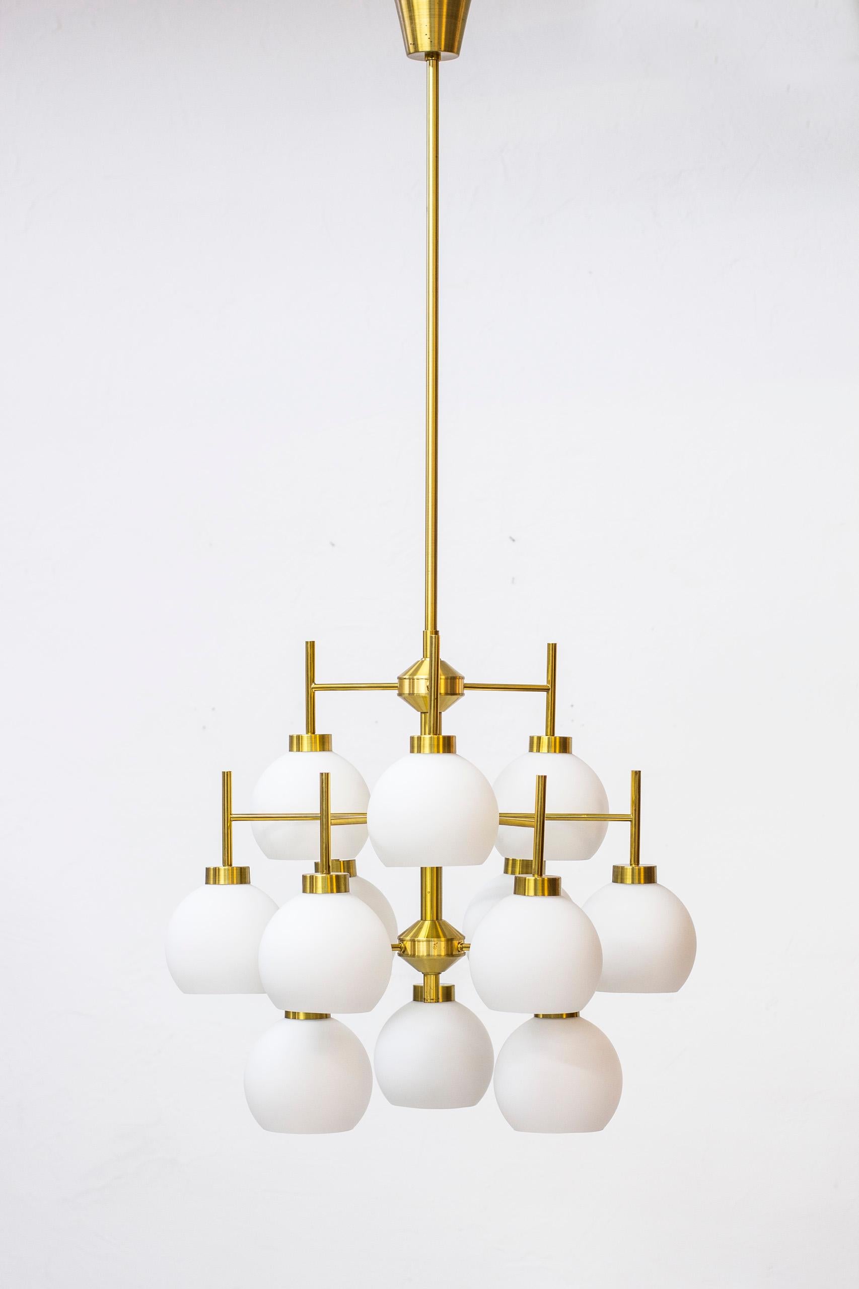 Chandeliers designed by Holger Johansson, produced in Sweden during the 1960s by Westal. Made from brass with twelve hand blown Opaline glass shades. Very good vintage condition with few signs of wear.

 

Height of the lamp 63 cm, total max