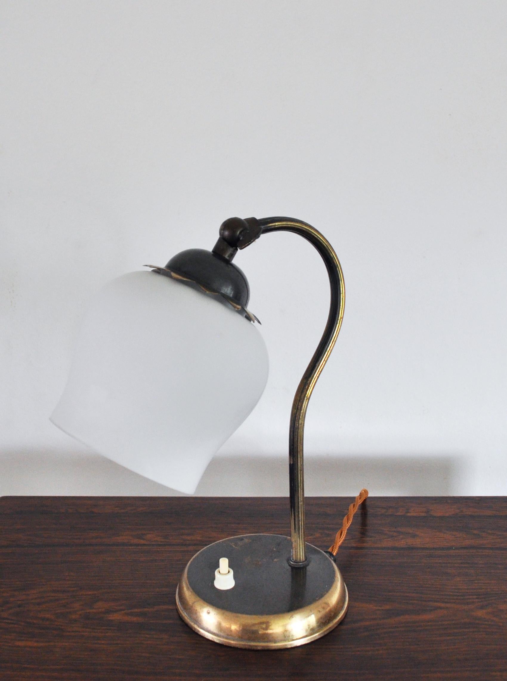 Brass and Opaline Glass Art Deco Table Lamp, Scandinavia, 1930s For Sale 4