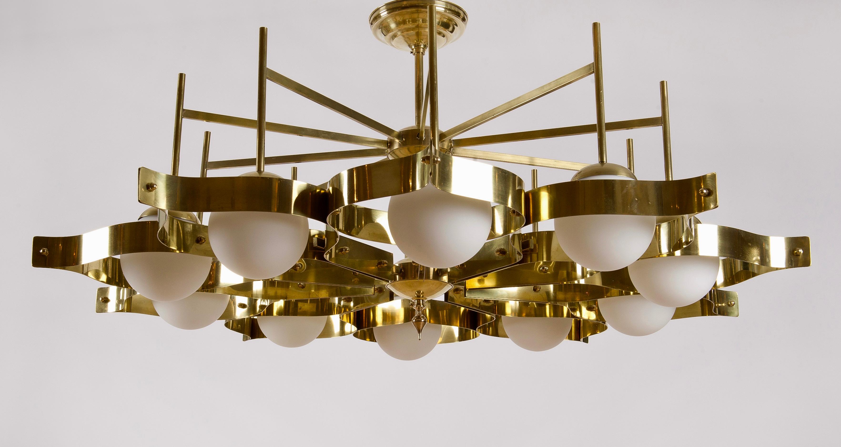 An impressive 10-light brass and opaline glass ceiling light in the manner of Ponti's highly acclaimed 'Pavone' design for Arredoluce. This vintage 1960s circular flush mount has an intricate 'cellular' structure of finely curved brass sheets, all