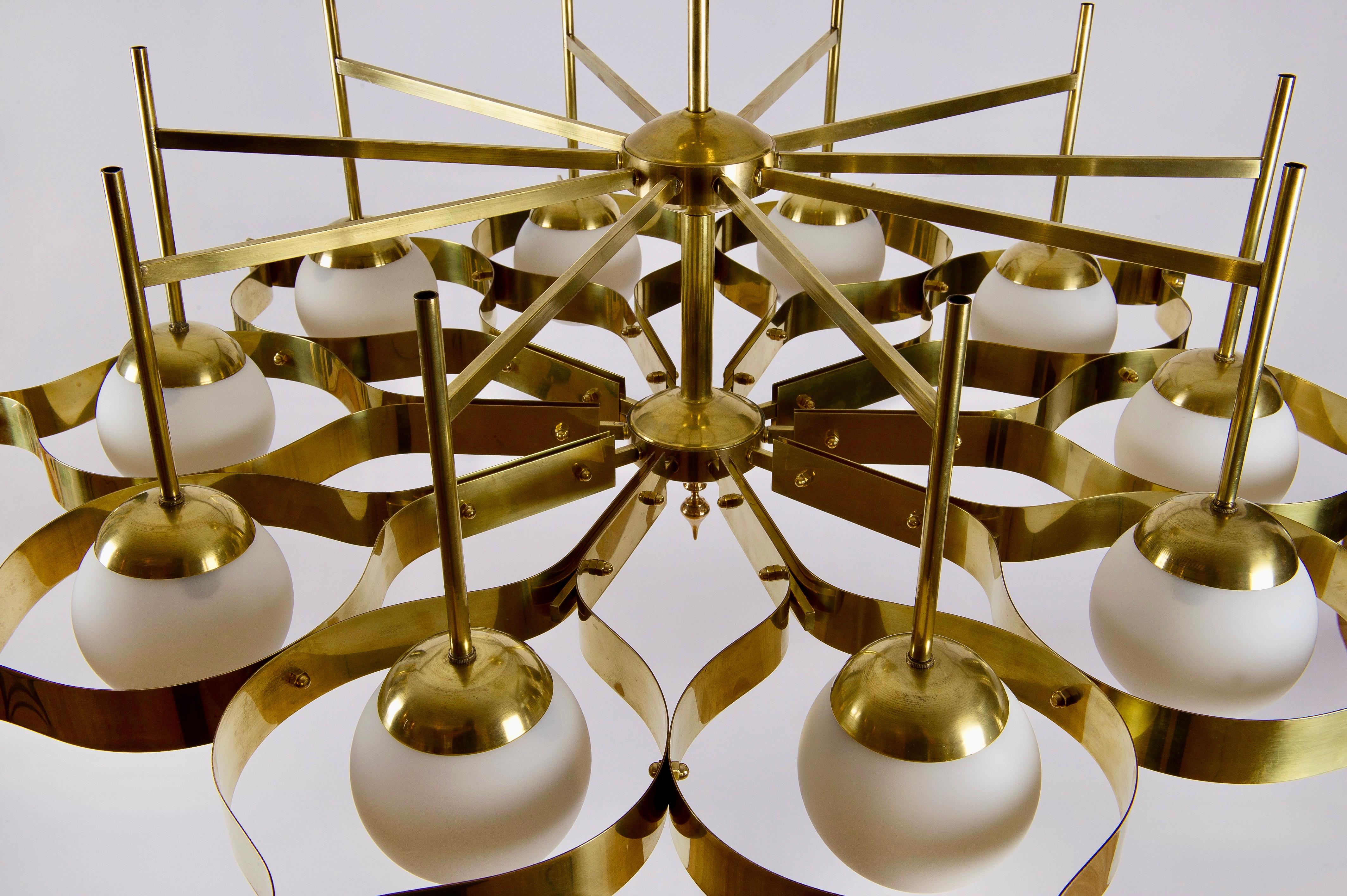 Brass and Opaline Glass Ceiling Light in the Manner of Gio Ponti for Arredoluce In Good Condition In London, GB