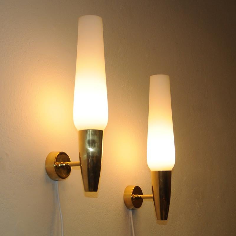 Brass and opaline glass cylindershaped wall lamp pair by Asea - Sweden 1950s In Good Condition For Sale In Stockholm, SE