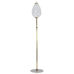 Lampada da terra in ottone e vetro opalino con base in marmo, Jonathan Amar Studio