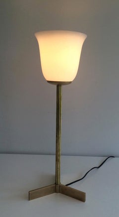 Lampe en laiton et verre opalin