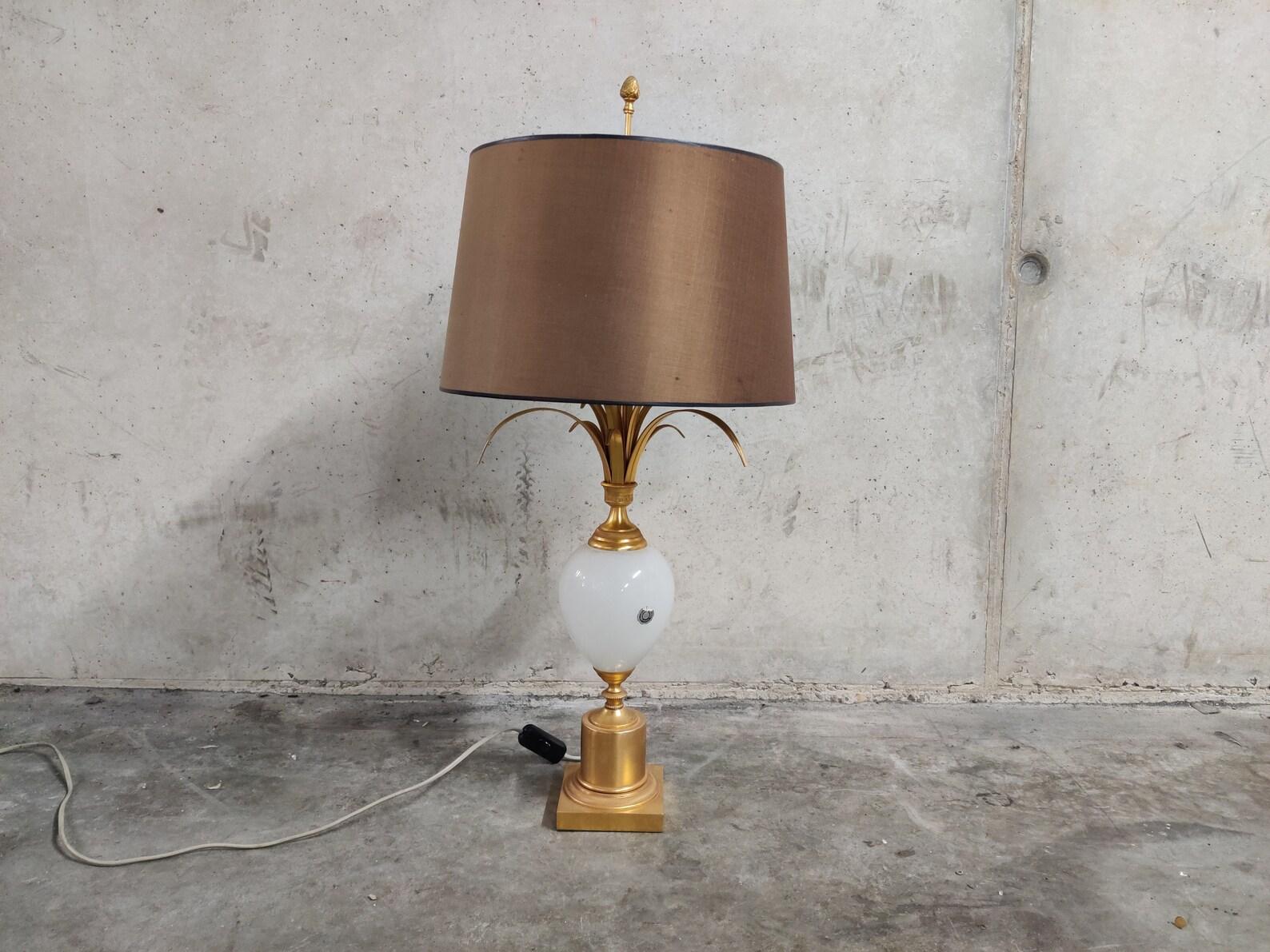Hollywood Regency Brass and Opaline Pineapple Leaf Table Lamp, 1960s For Sale