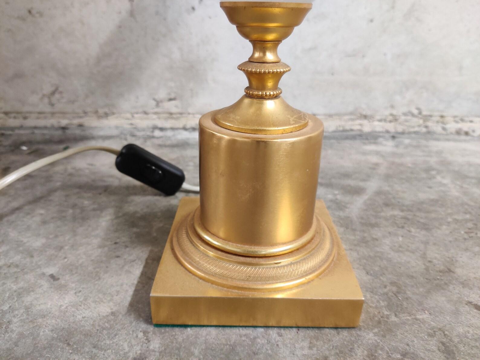 Brass and Opaline Pineapple Leaf Table Lamp, 1960s In Good Condition For Sale In Leuven, Vlaams Gewest