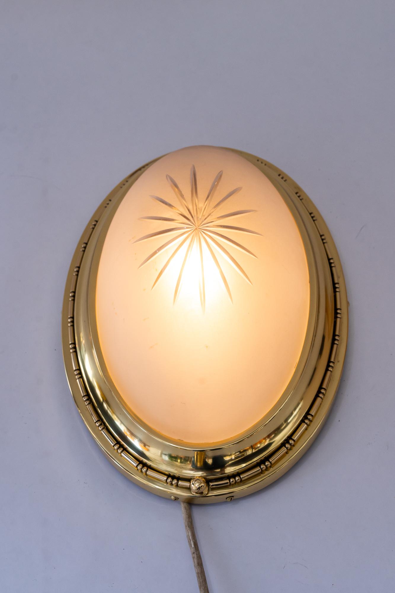 Début du 20ème siècle Plafonnier ou applique murale en laiton et verre taillé original vienne vers 1920 en vente