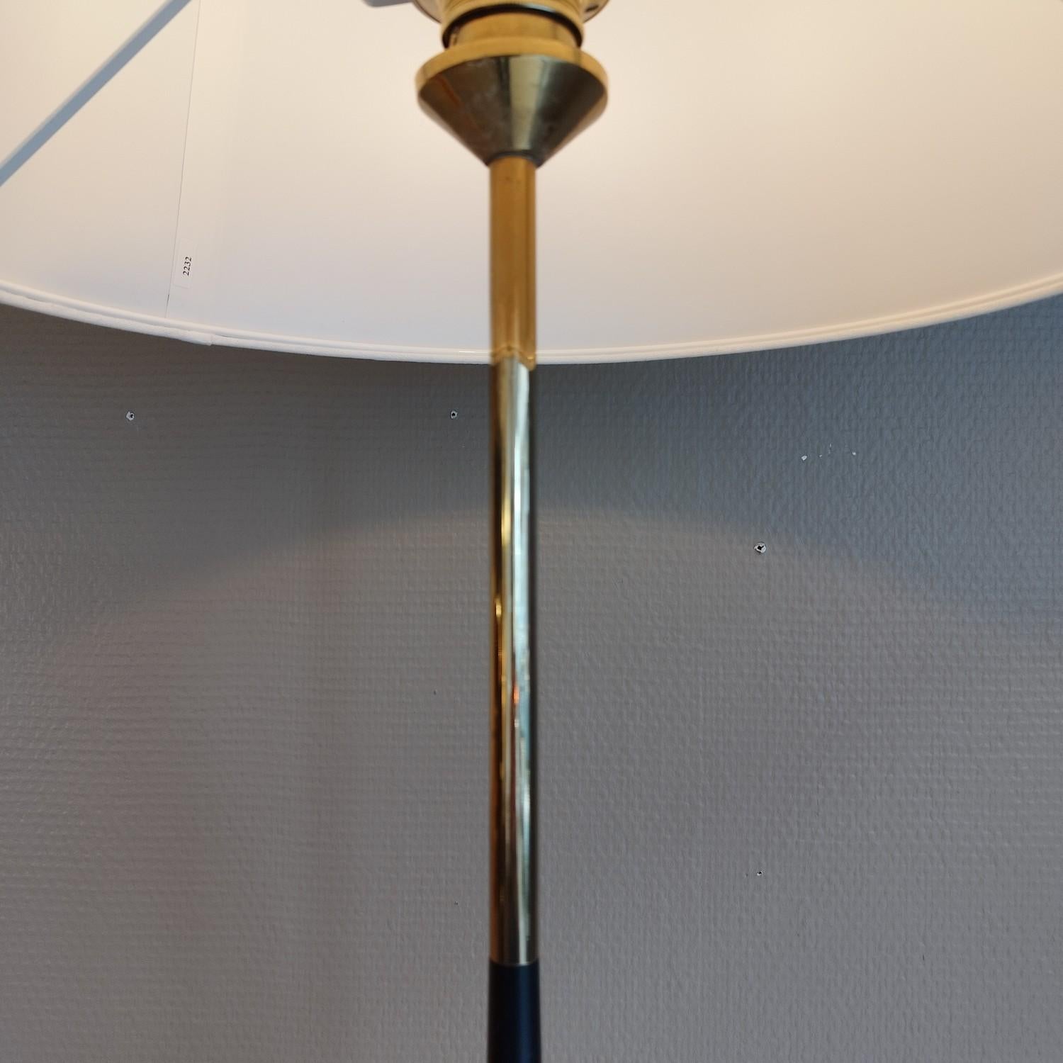 French Brass and painted metal floor lamp For Sale
