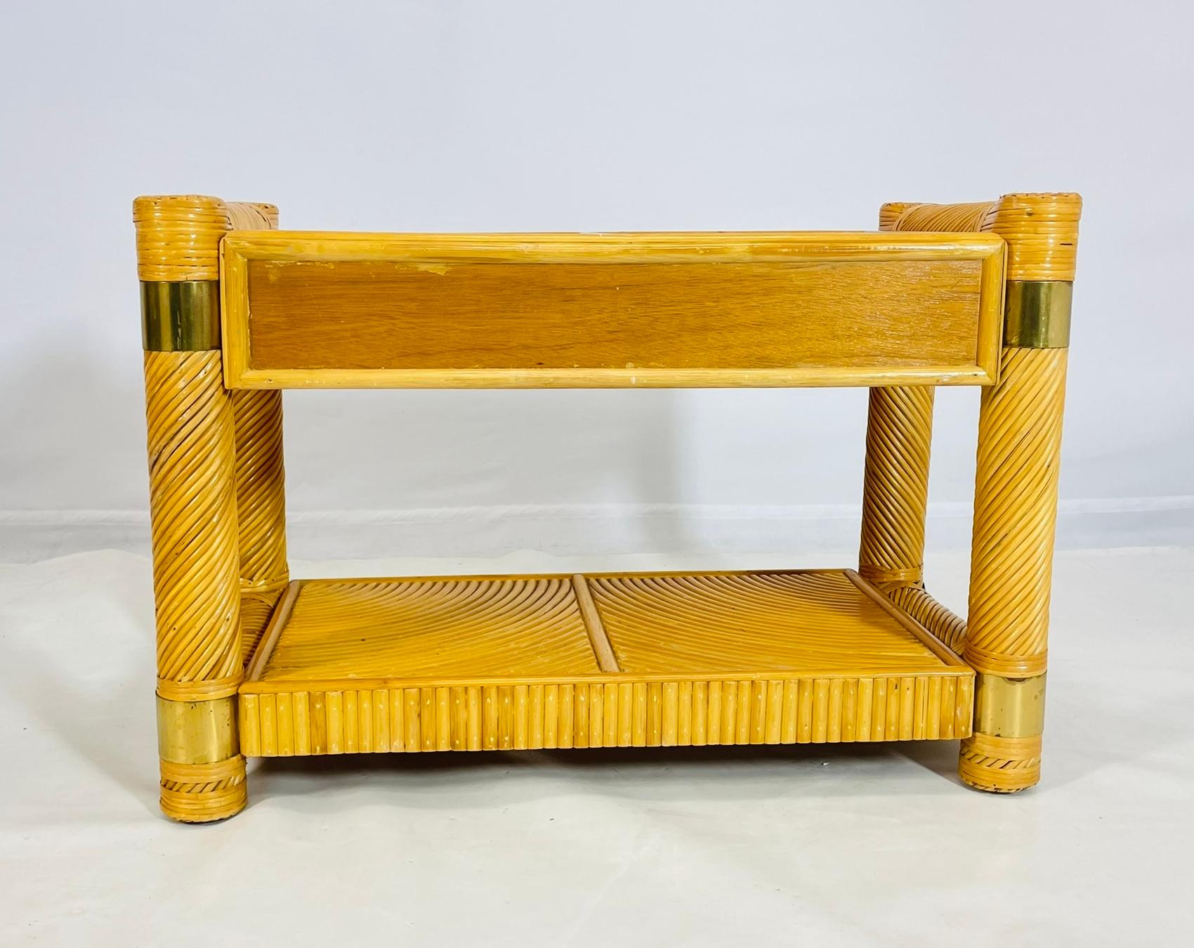 Fait main Table console en laiton et roseau crayon d'après Karl Springer en vente