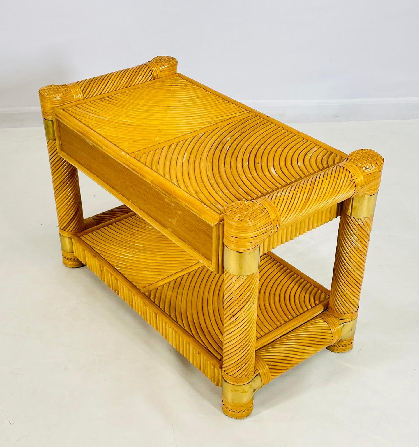 Table console en laiton et roseau crayon d'après Karl Springer Bon état - En vente à Los Angeles, CA