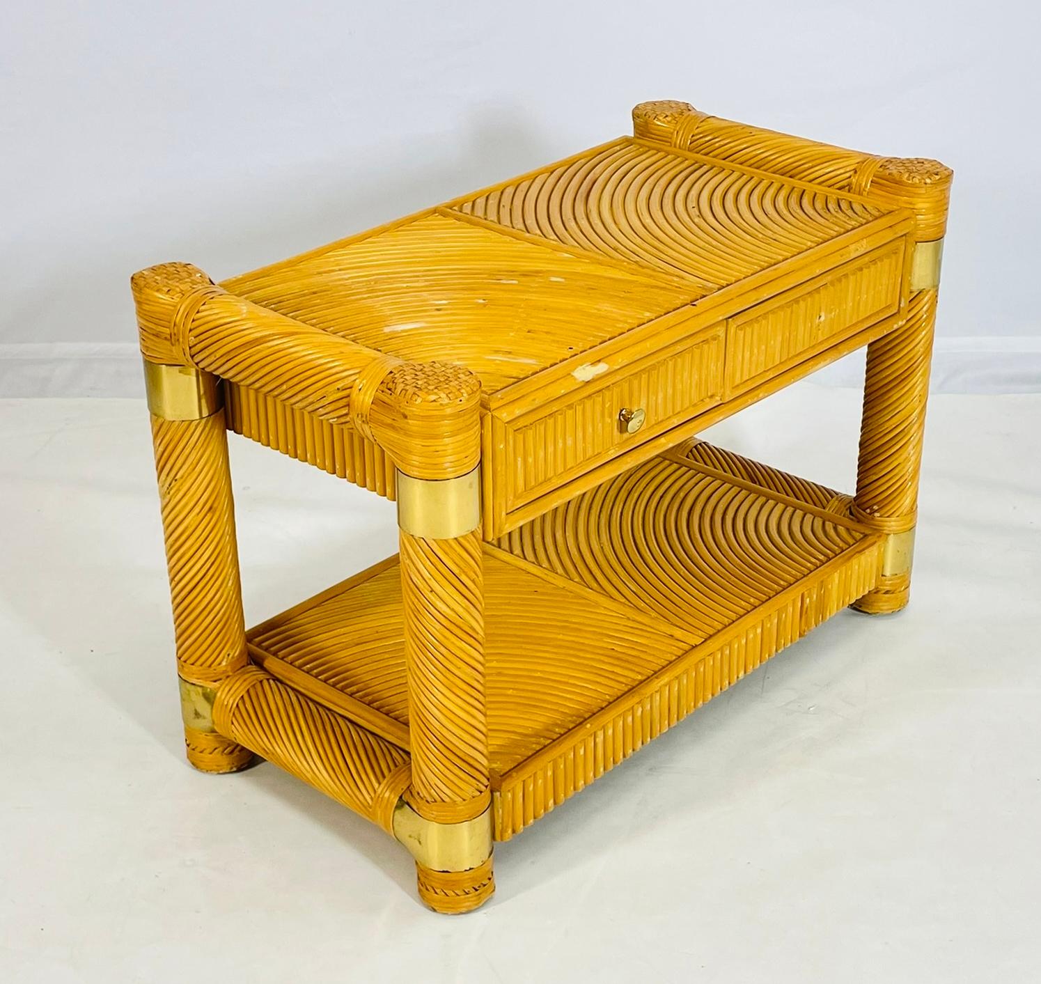 Laiton Table console en laiton et roseau crayon d'après Karl Springer en vente