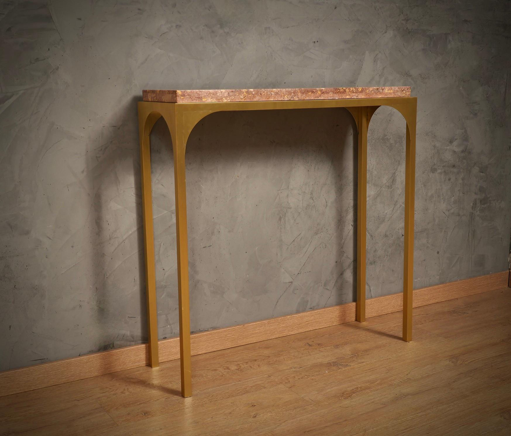 Tavolo consolle in ottone e marmo rosa, 2000 in vendita 1