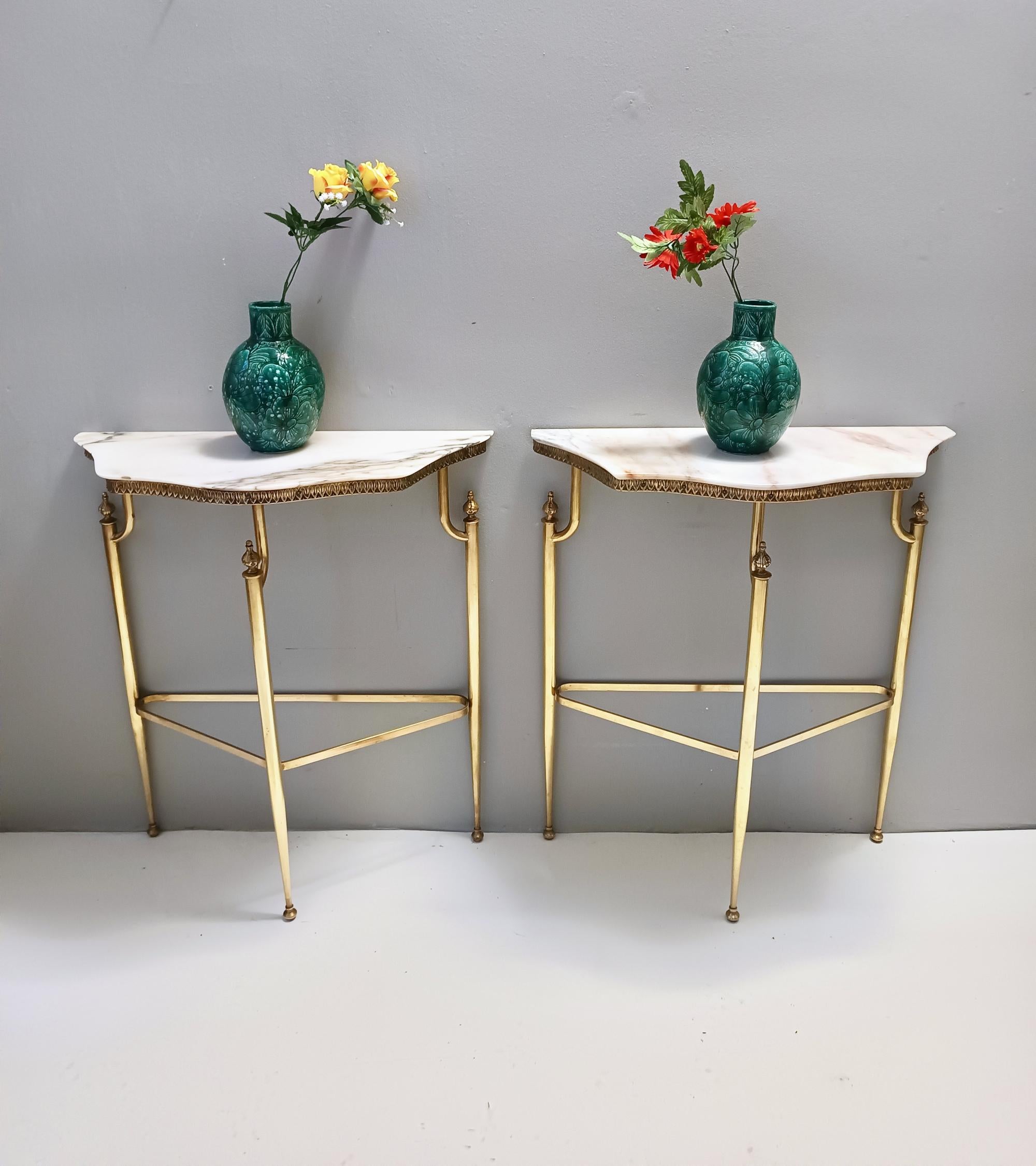 Konsolentisch aus Messing und rosa portugiesischem Marmor,  Italien (Moderne der Mitte des Jahrhunderts) im Angebot