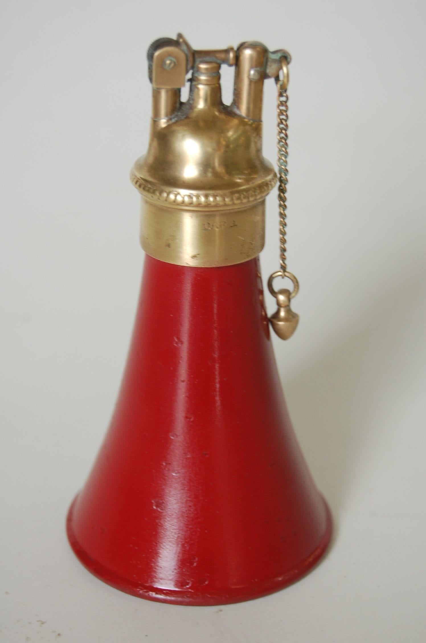 Messing und rot Horn geformt DRP Petrol Tisch Pull Kette Leuchte von Zunder (Deutsch) im Angebot