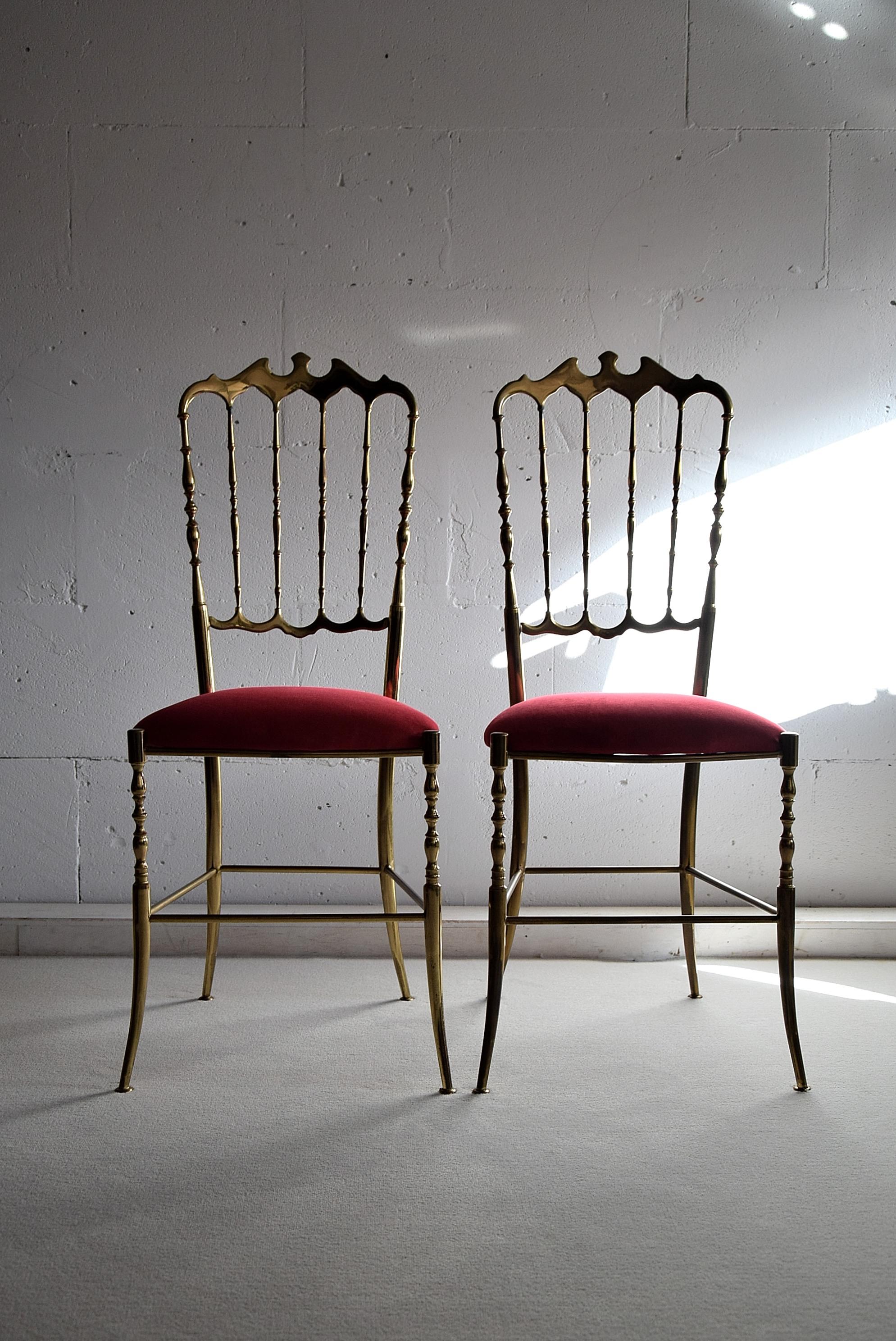 Brass and Red Velvet Midcentury Chiavari Chairs In Good Condition For Sale In Weesp, NL