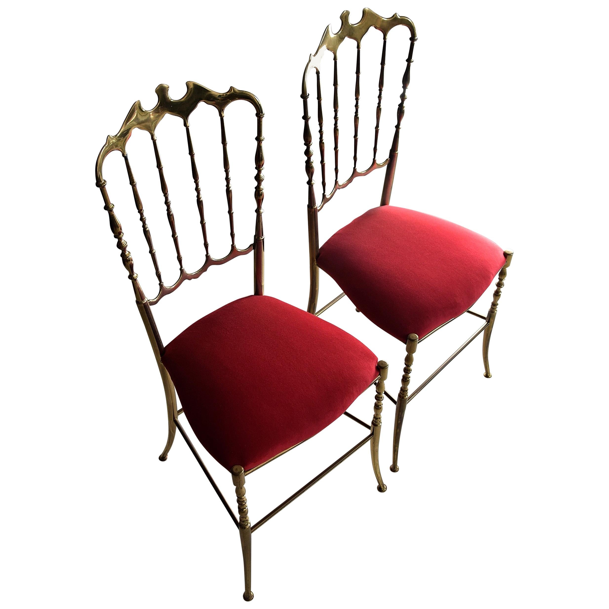 Chaises Chiavari en laiton et velours rouge du milieu du siècle dernier en vente