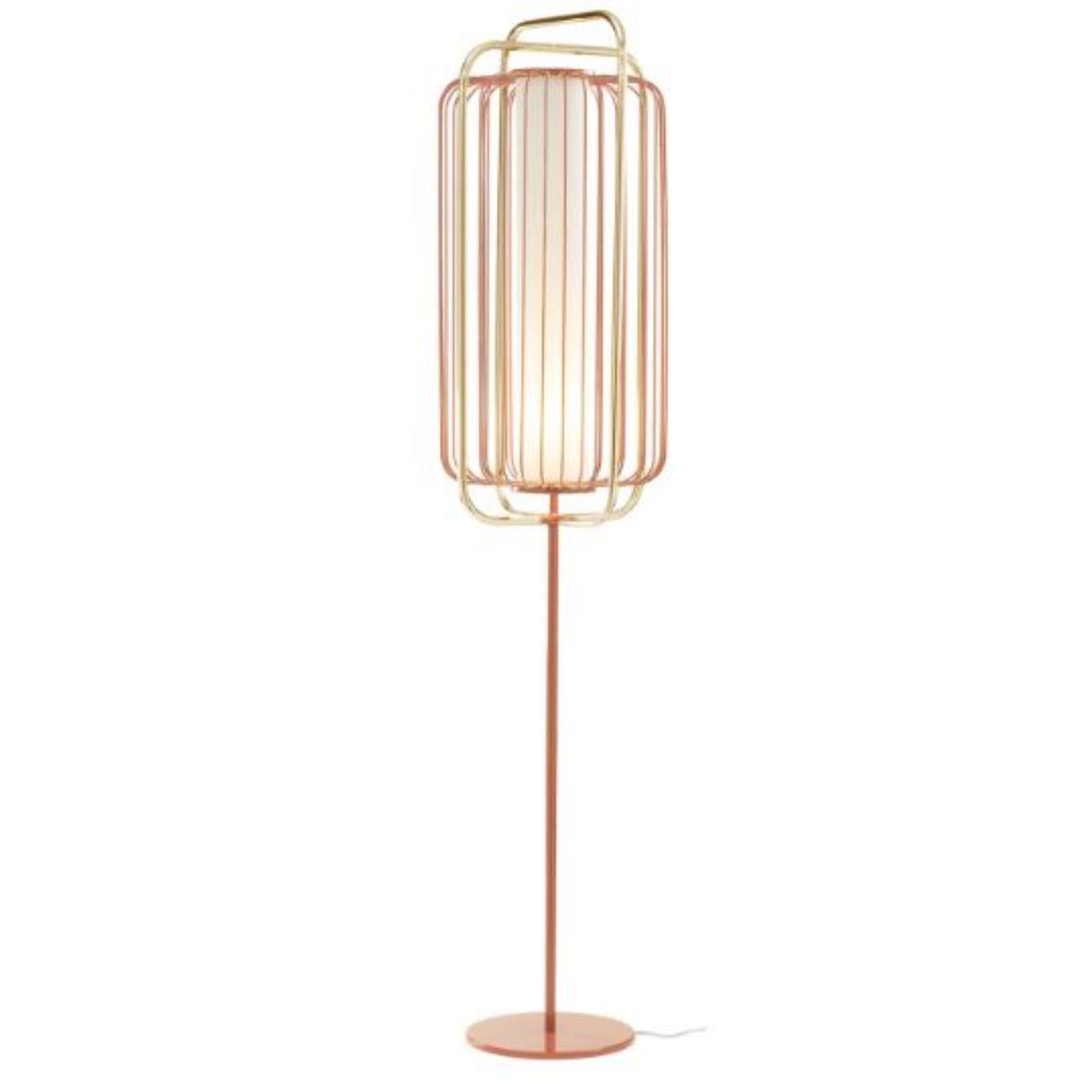 Brass and Salmon Jules floor lamp by Dooq.
Dimensions: W 38 x D 38 x H 177 cm
Materials: lacquered metal, polished or brushed metal, brass.
abat-jour: cotton
Also available in different colours and
