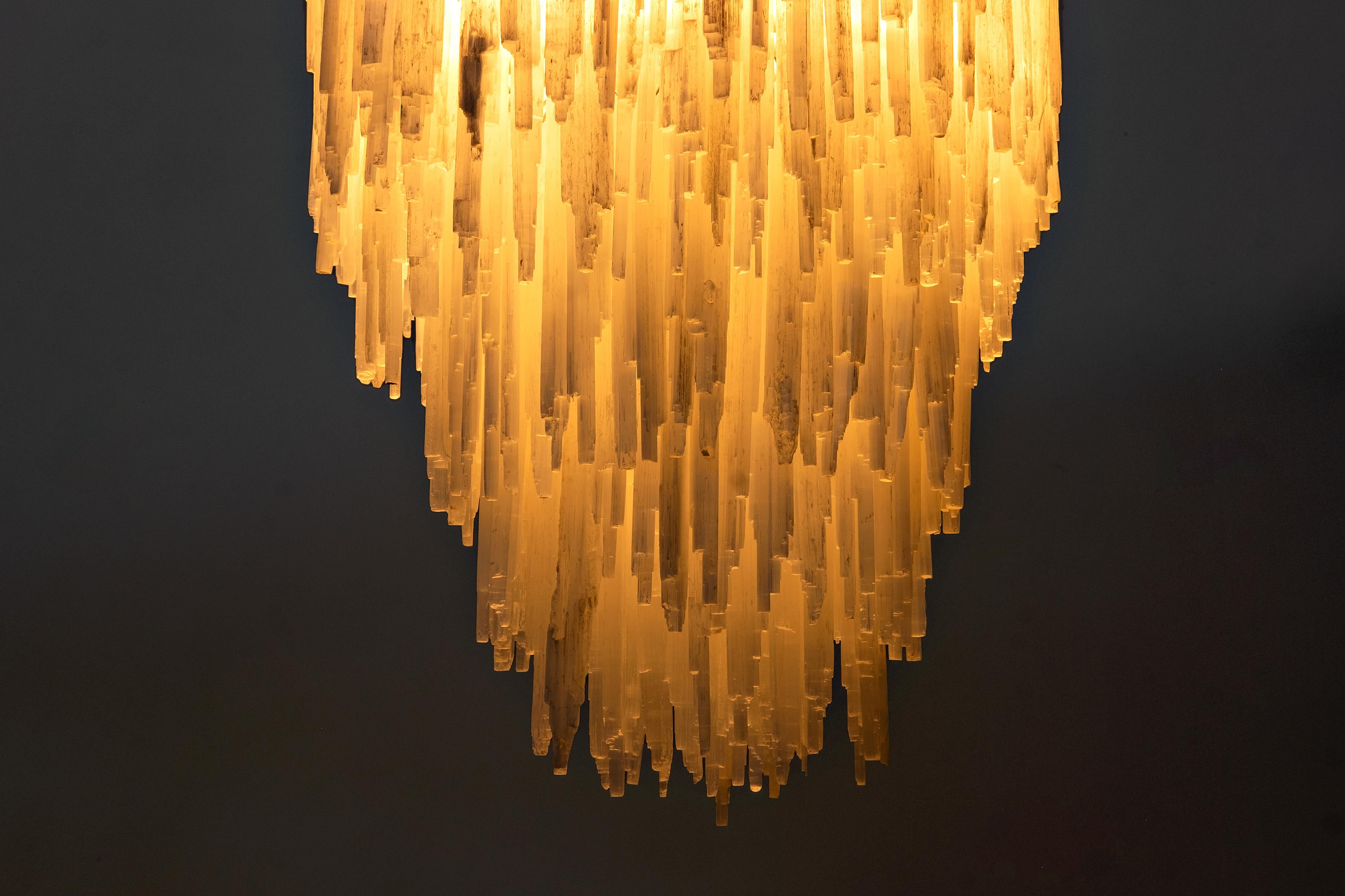 Brass and Selenite Stone Chandelier -  Italian Design  1970s In Fair Condition For Sale In Milan, IT