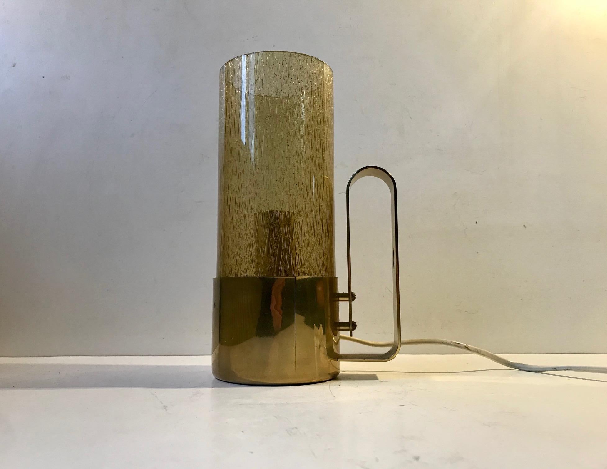 Scandinave moderne Lampe de bureau ou lampe murale en laiton et verre fumé de Nya Oia, Suède, 1970 en vente