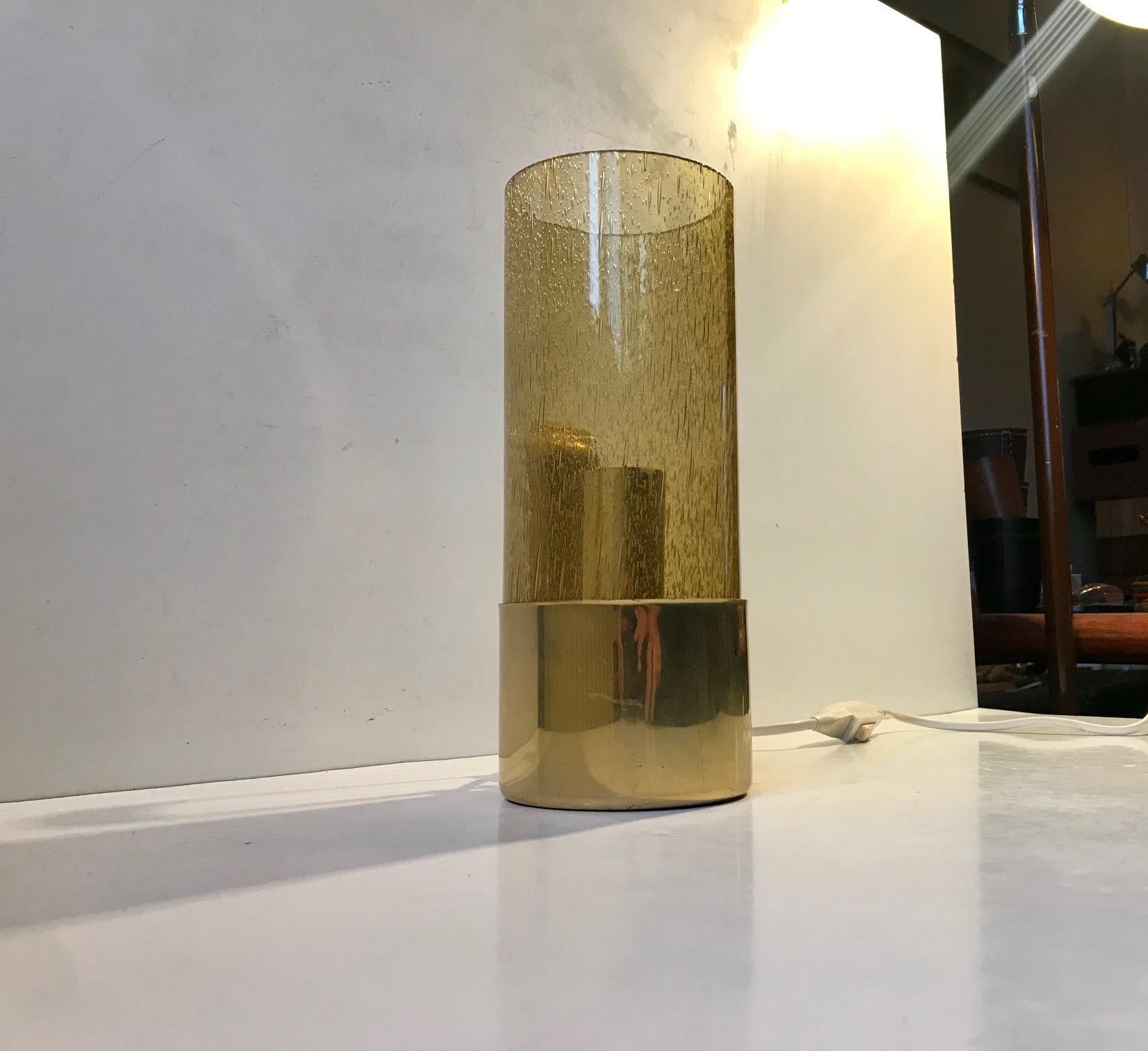 Suédois Lampe de bureau ou lampe murale en laiton et verre fumé de Nya Oia, Suède, 1970 en vente