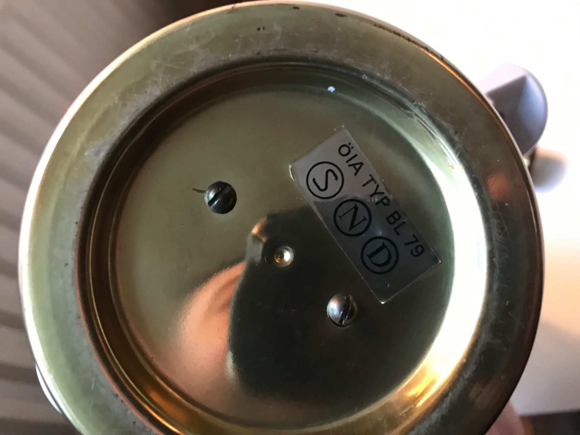 Lampe de bureau ou lampe murale en laiton et verre fumé de Nya Oia, Suède, 1970 Bon état - En vente à Esbjerg, DK