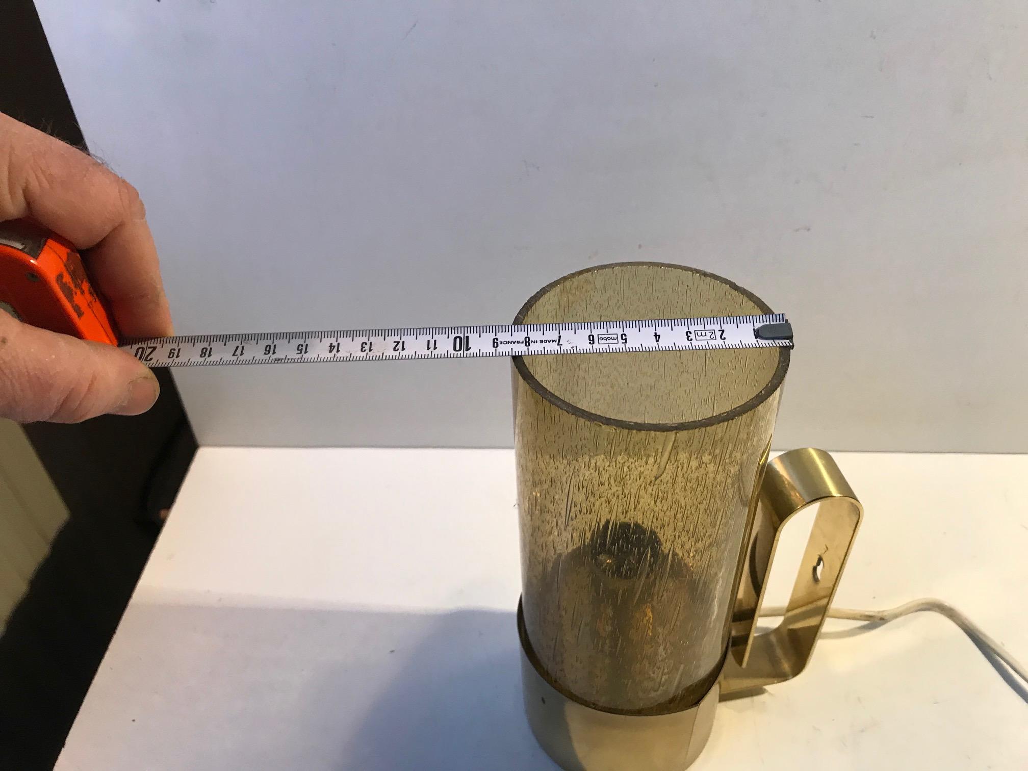 Lampe de bureau ou lampe murale en laiton et verre fumé de Nya Oia, Suède, 1970 en vente 1
