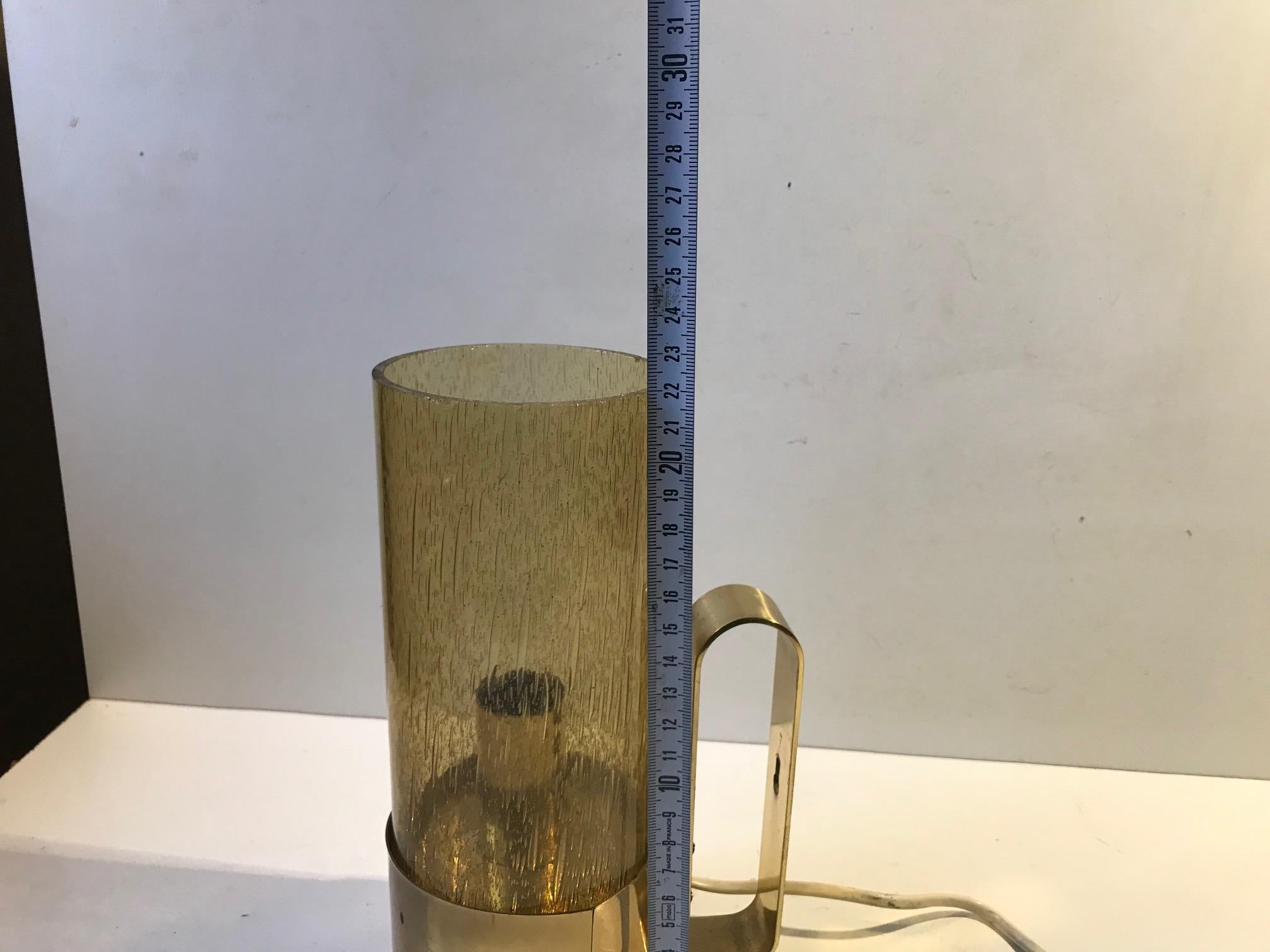 Lampe de bureau ou lampe murale en laiton et verre fumé de Nya Oia, Suède, 1970 en vente 2