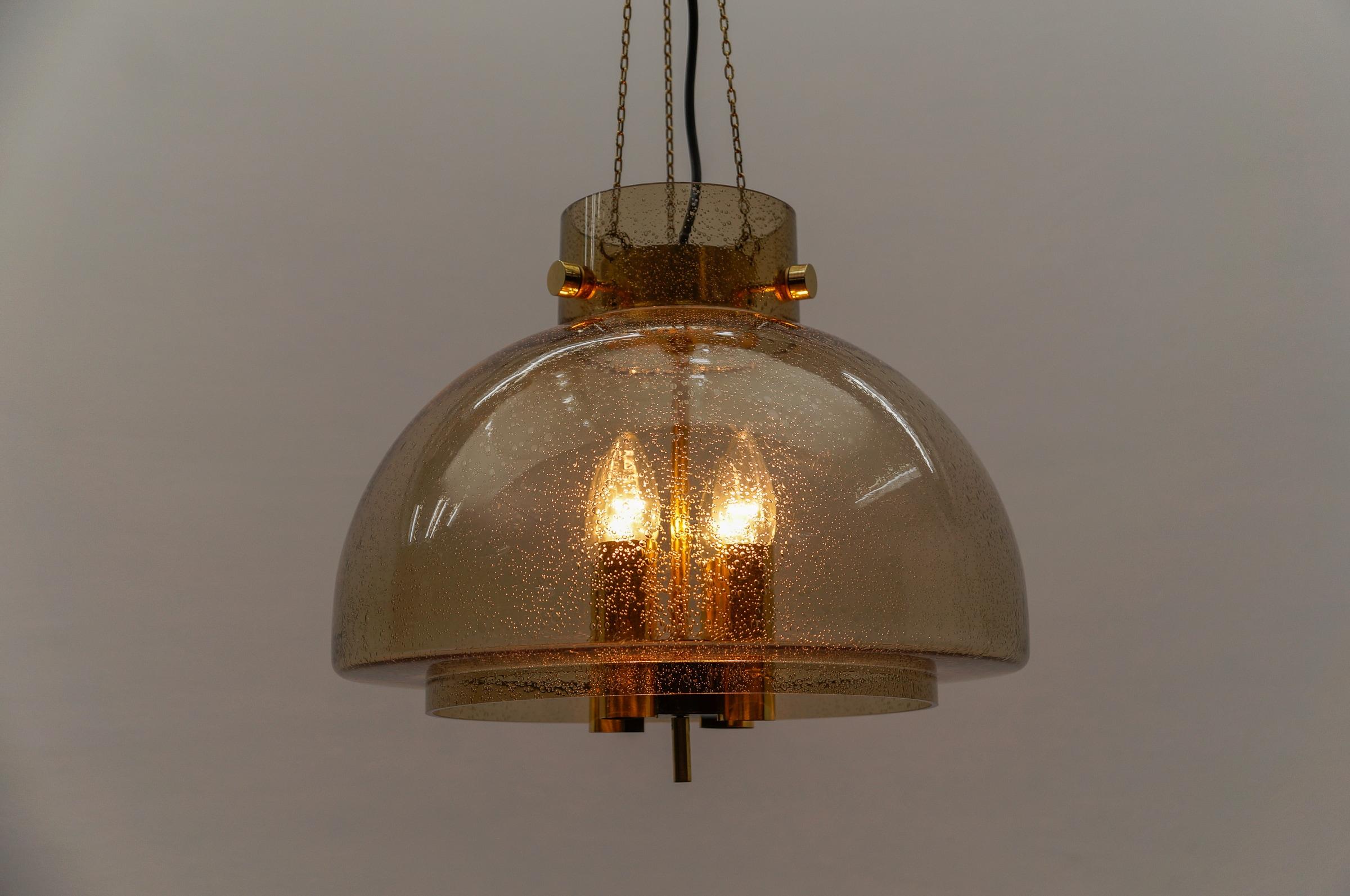 Metà XX secolo Lampada da soffitto in ottone e vetro fumé di Limburg, Germania, anni '60 in vendita