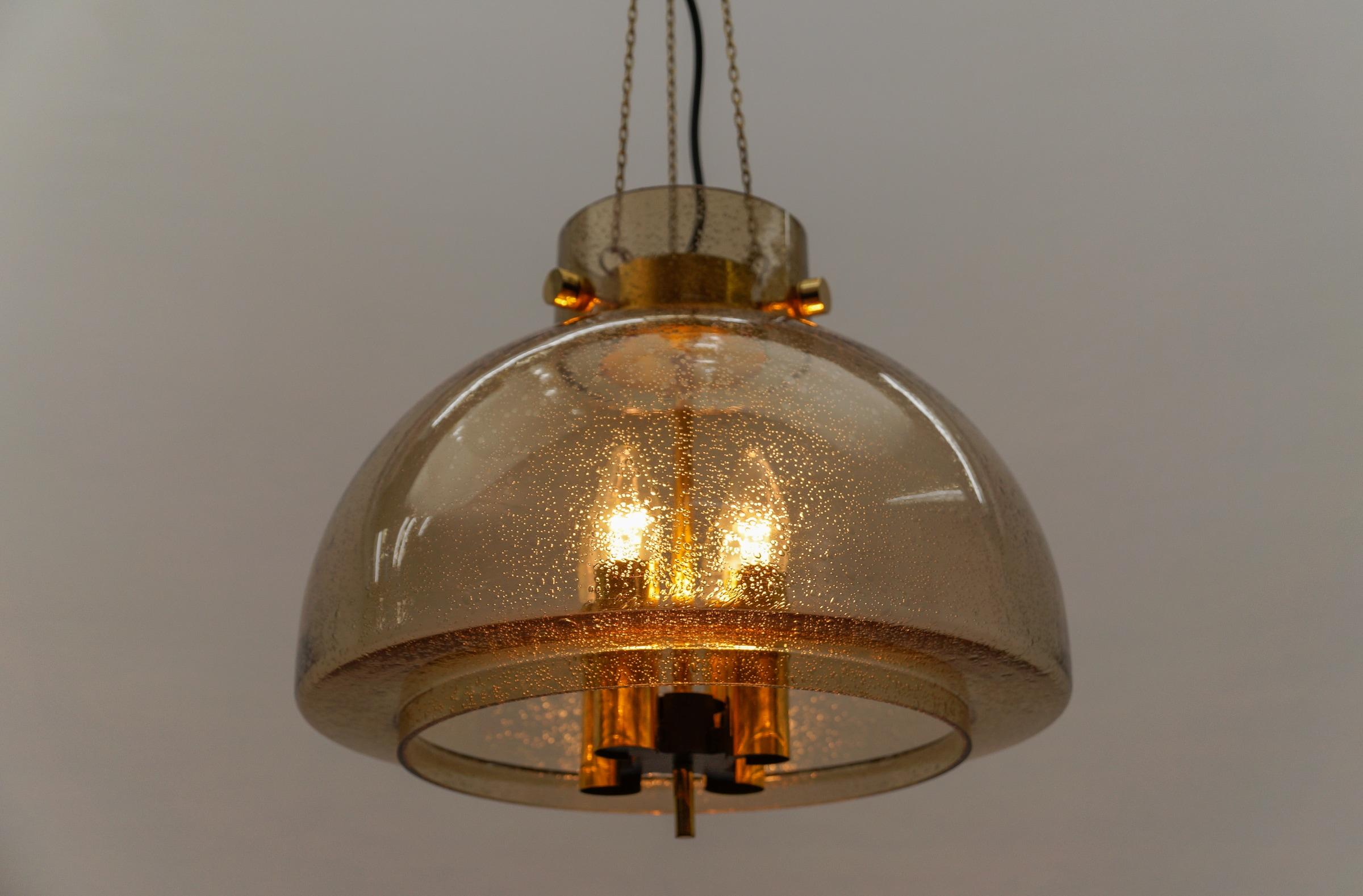 Lampada da soffitto in ottone e vetro fumé di Limburg, Germania, anni '60 in vendita 2