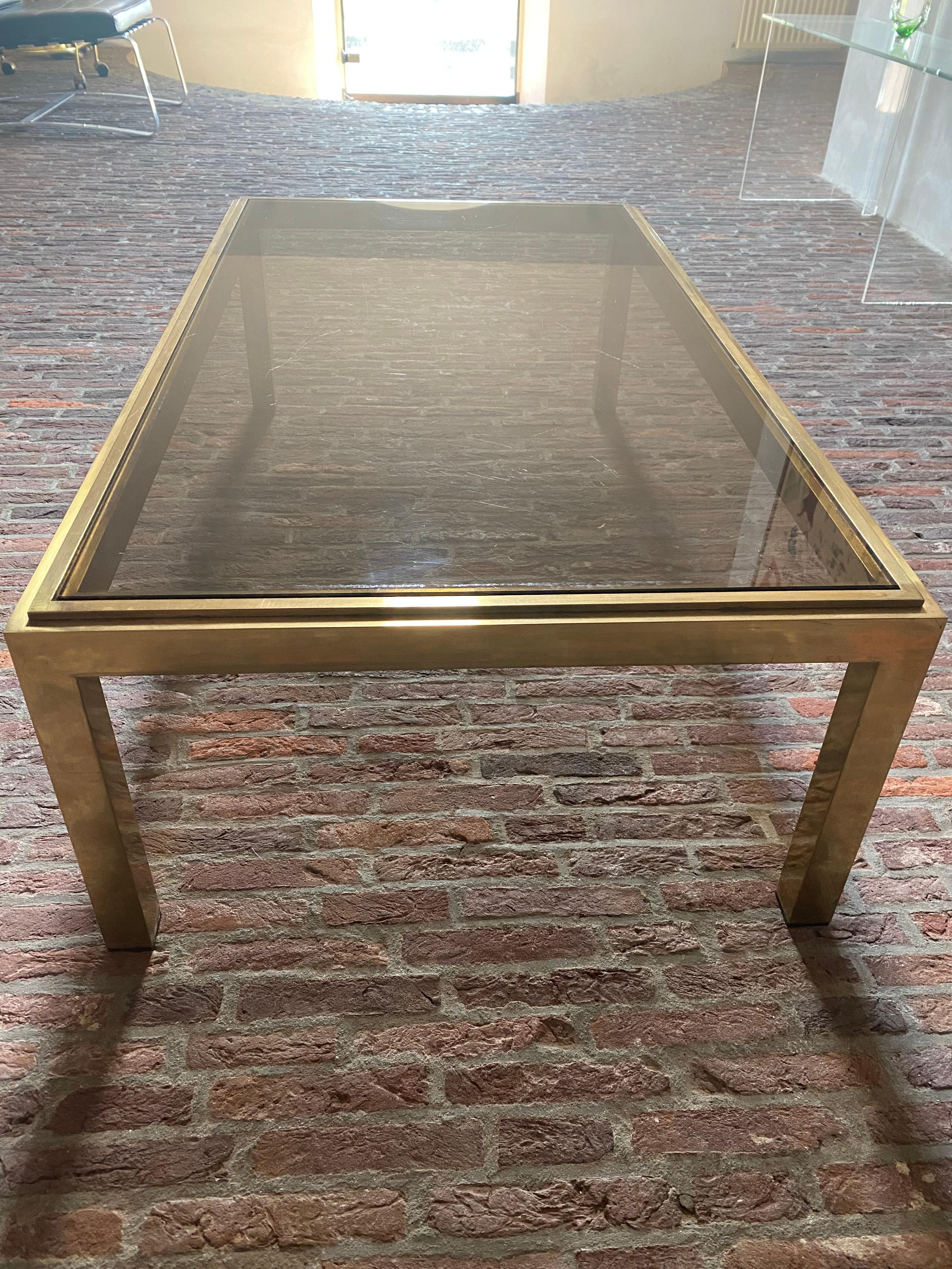 Couchtisch aus Messing und Rauchglas, Willy Rizzo für Maison Charles zugeschrieben (Postmoderne) im Angebot