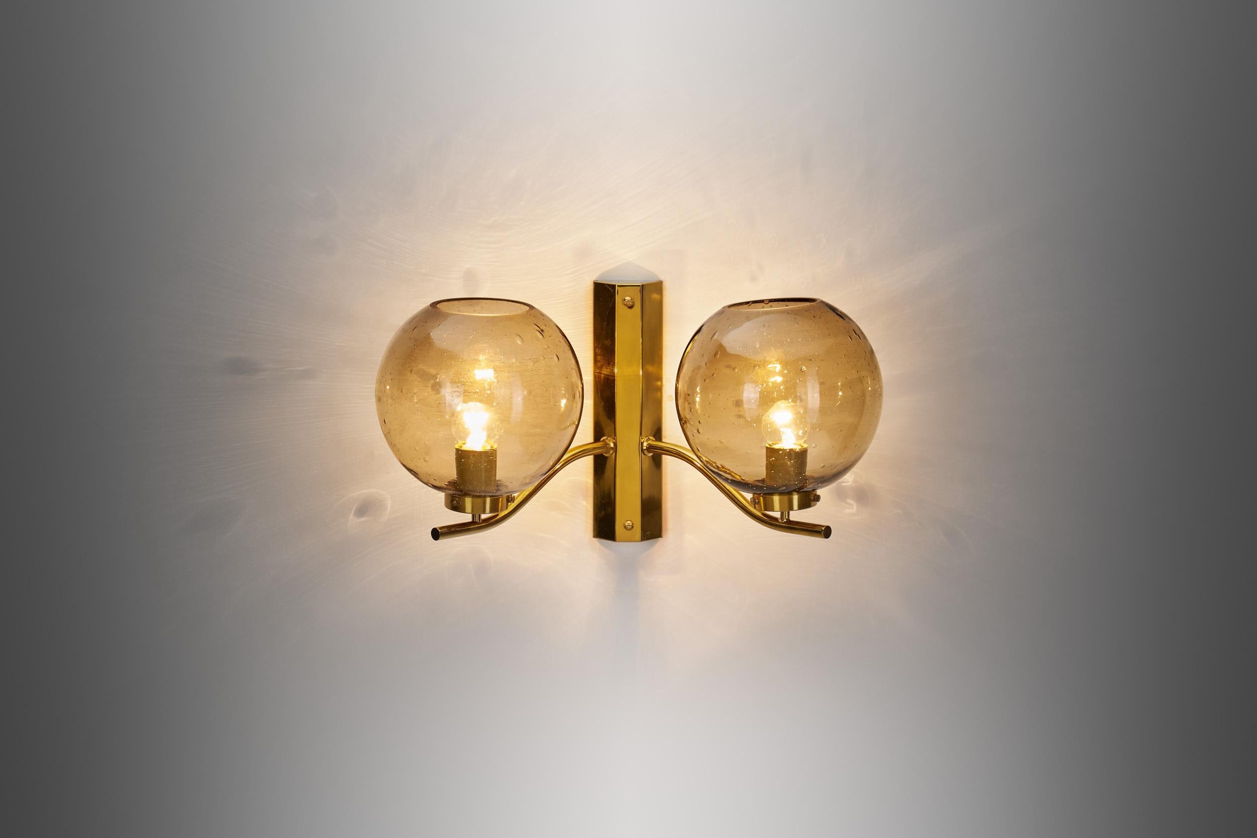 This wall lamp was manufactured by the Swedish company Westal in Bankeryd, Sweden. The historical company was founded in 1947 and for more than seven decades, it has developed functional and aesthetically pleasing luminaires.

With the brass frame