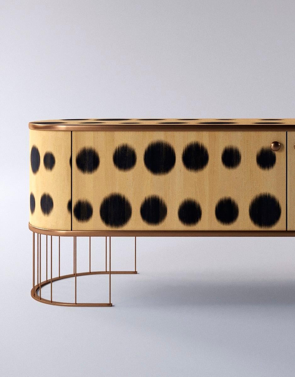 Ucraino Credenza Bugs in ottone e legno massiccio di PANOPTIKUM COLLECTIONS in vendita