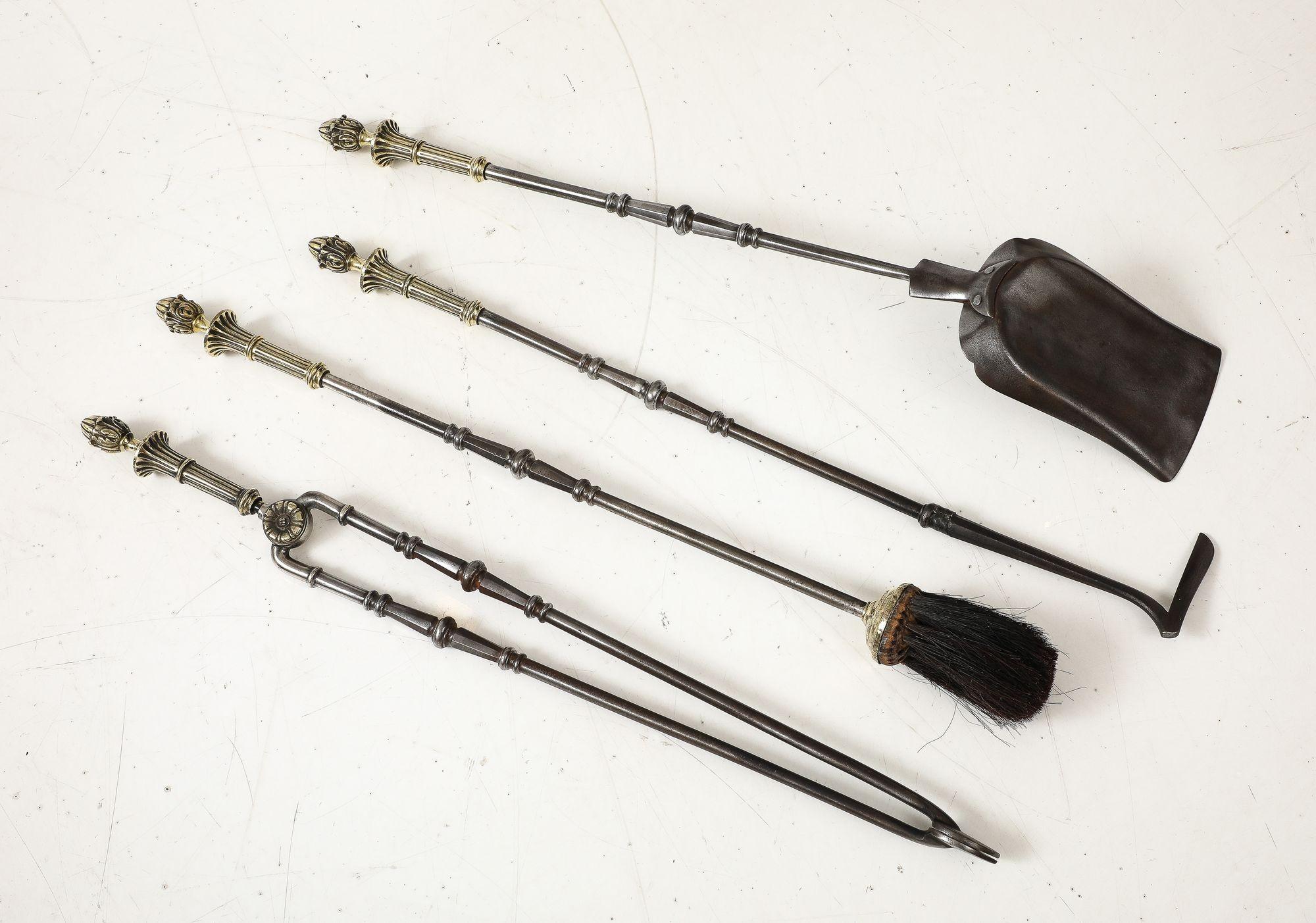 Utensili da fuoco in ottone e acciaio con supporto in ottone in vendita 2
