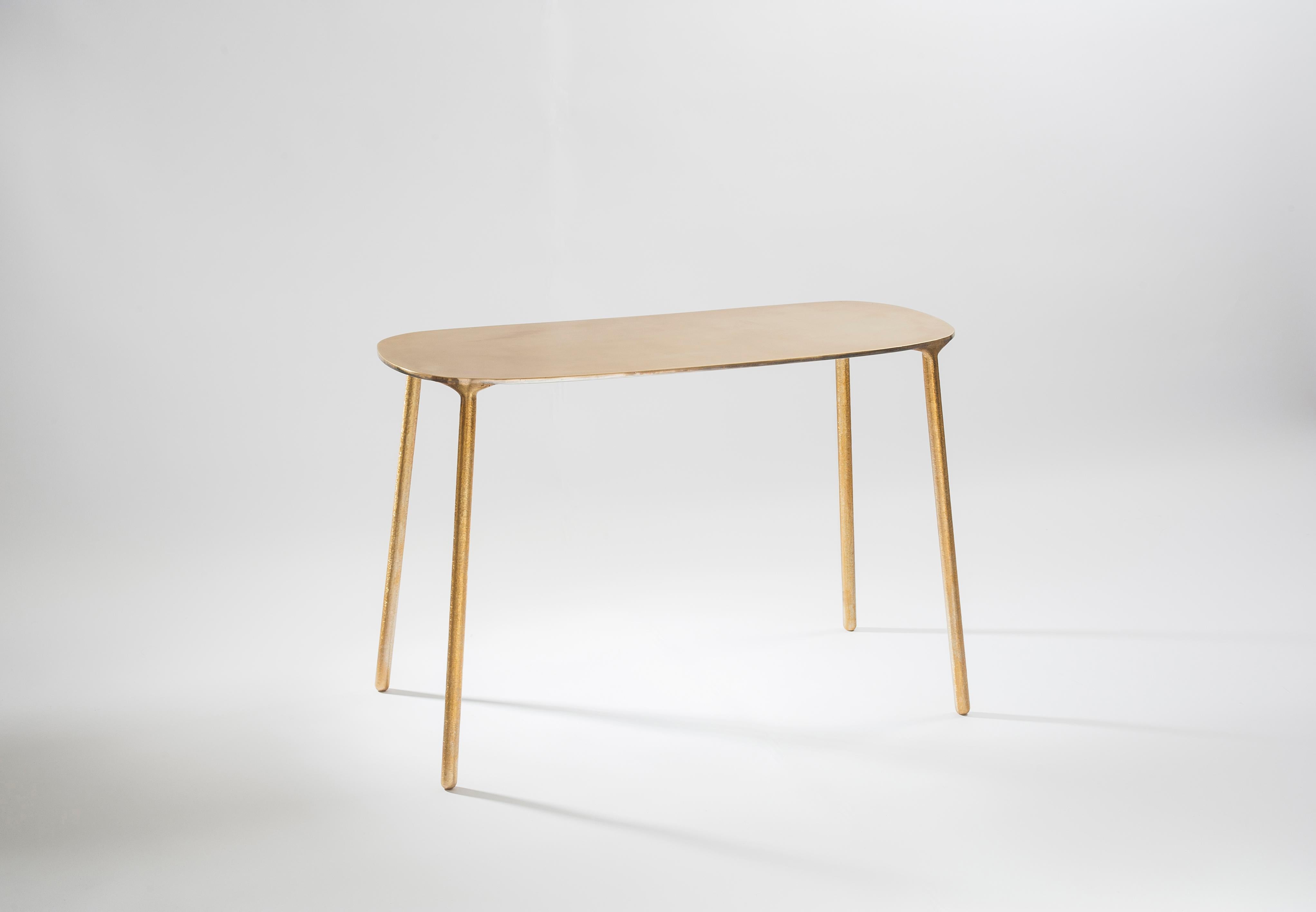 Moderne Table d'appoint en laiton et acier de Lukasz Friedrich en vente