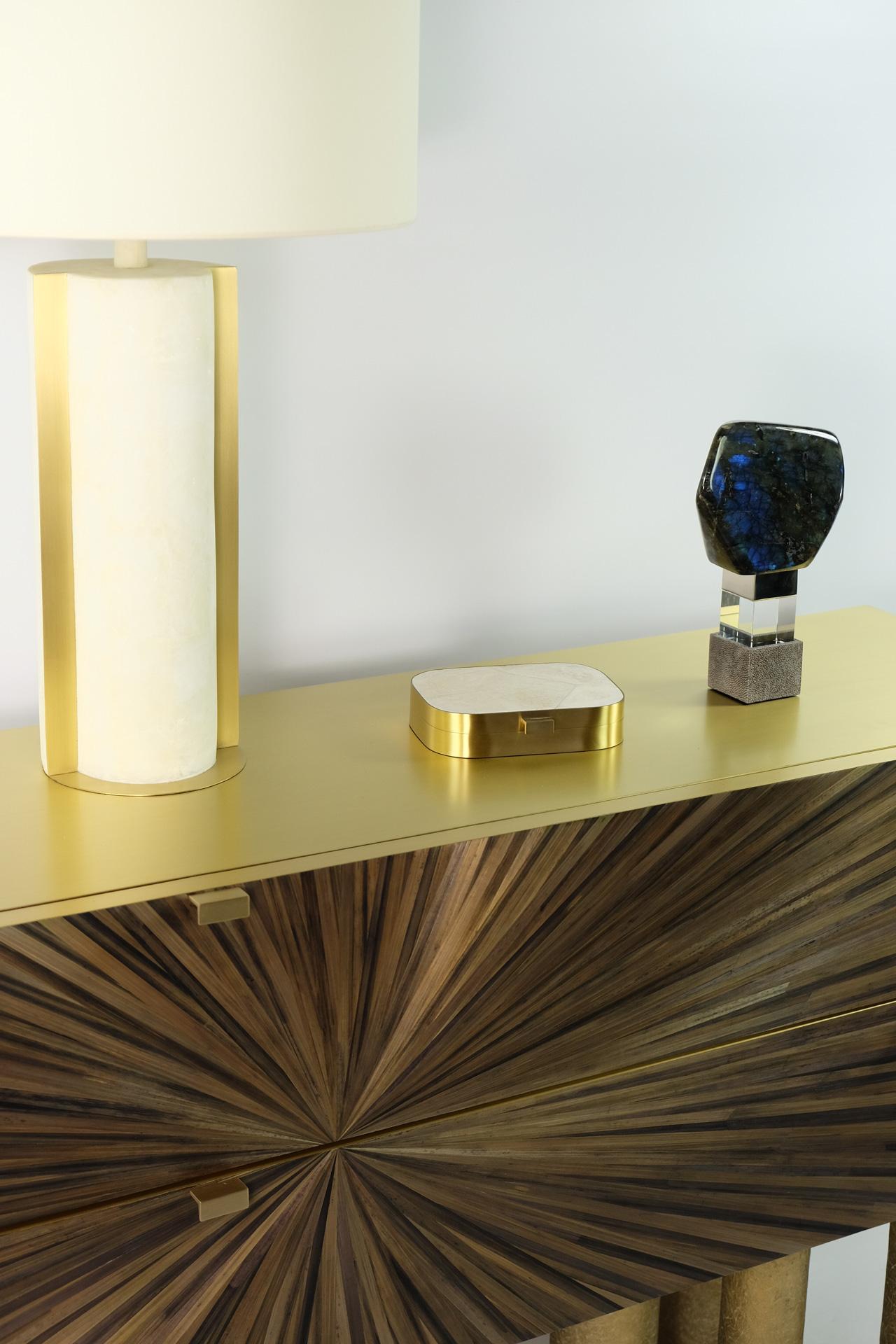 Brass and Straw Marquetry Chest of Drawers by Ginger Brown In New Condition In Bourguebus, FR