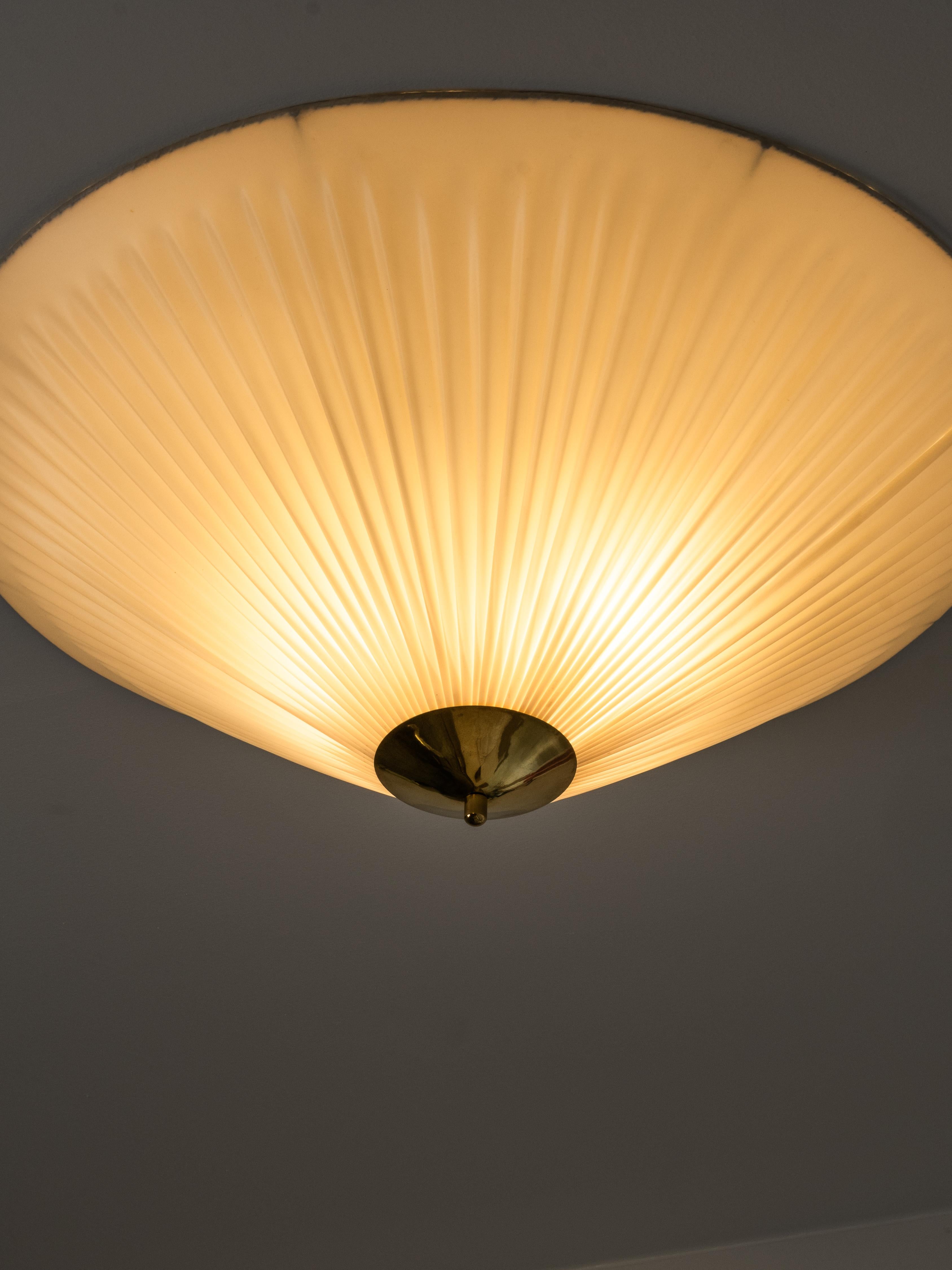 Plinthe en laiton et textile synthétique par Valinte, Finlande, années 1950 en vente 4