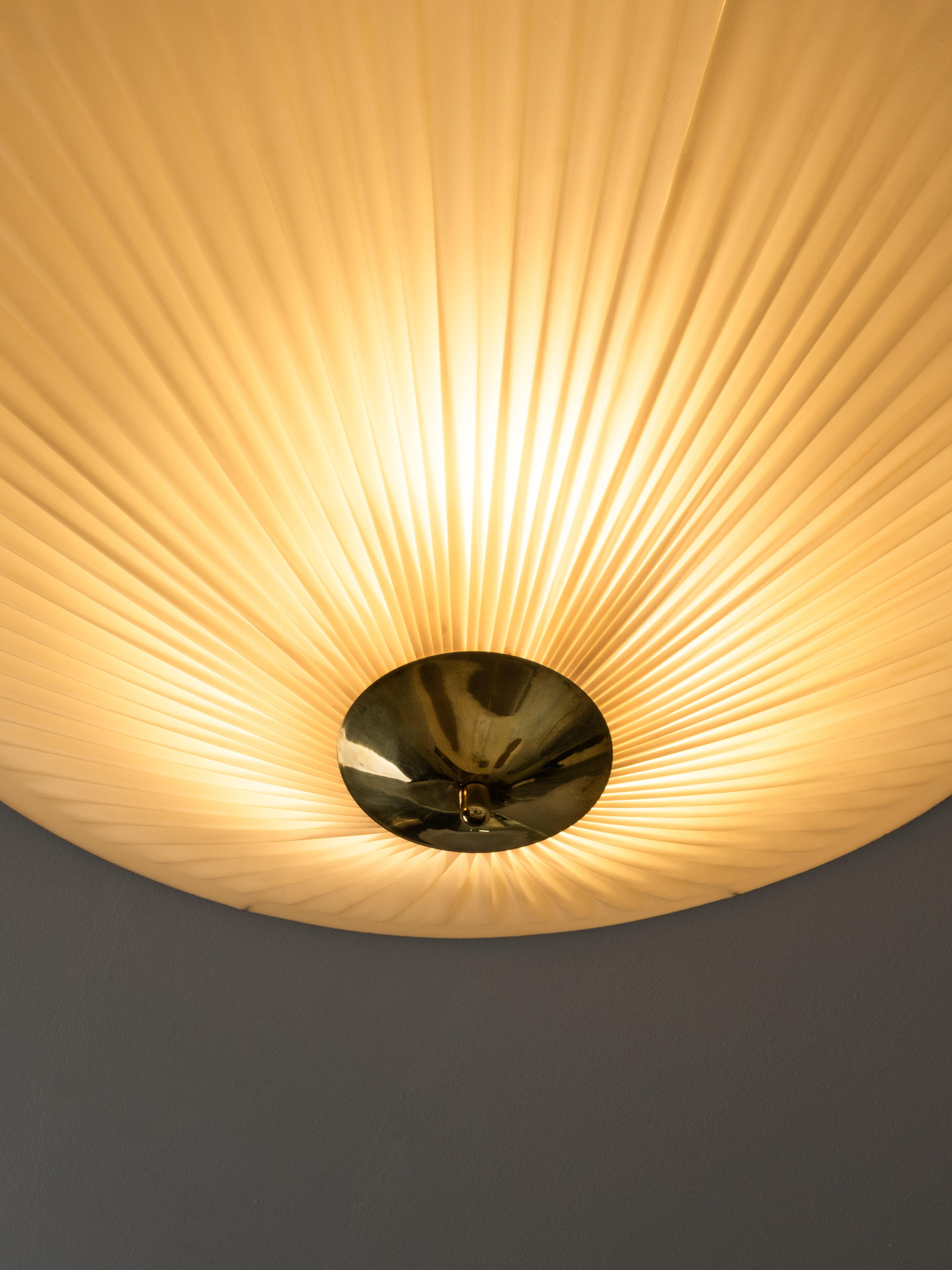 Plinthe en laiton et textile synthétique par Valinte, Finlande, années 1950 en vente 5