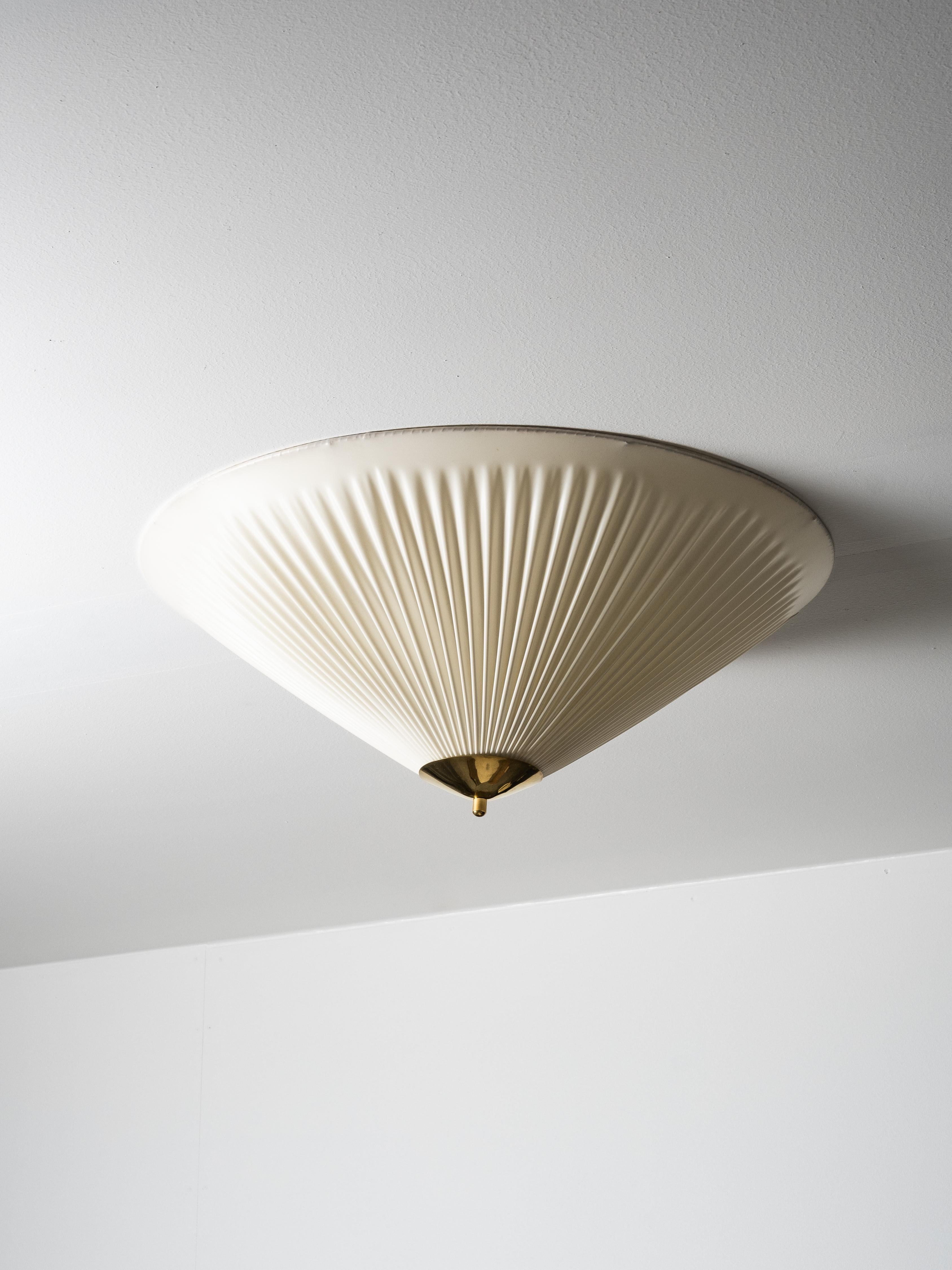 Plinthe en laiton et textile synthétique par Valinte, Finlande, années 1950 Bon état - En vente à Karis, Nyland