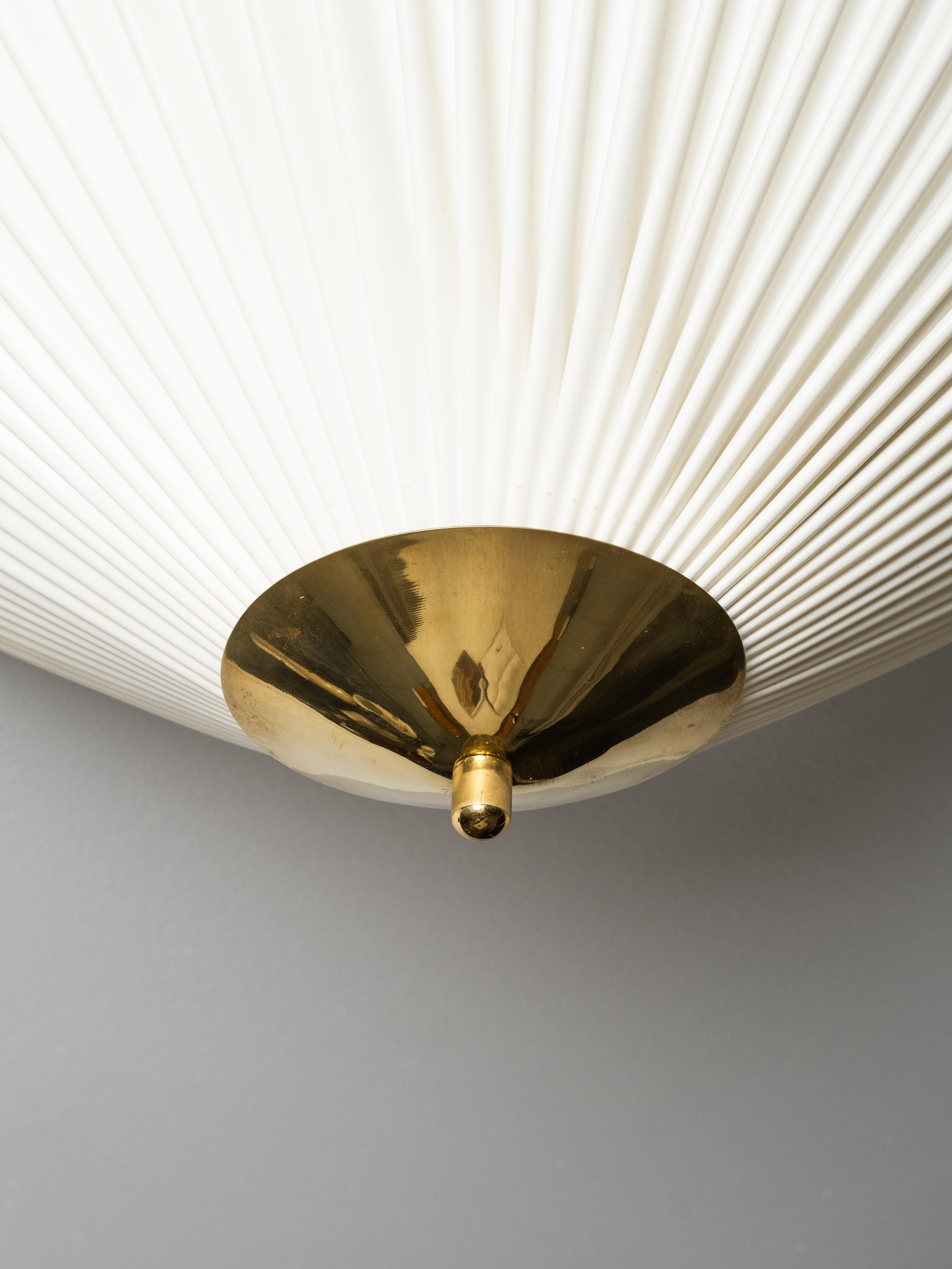 Laiton Plinthe en laiton et textile synthétique par Valinte, Finlande, années 1950 en vente