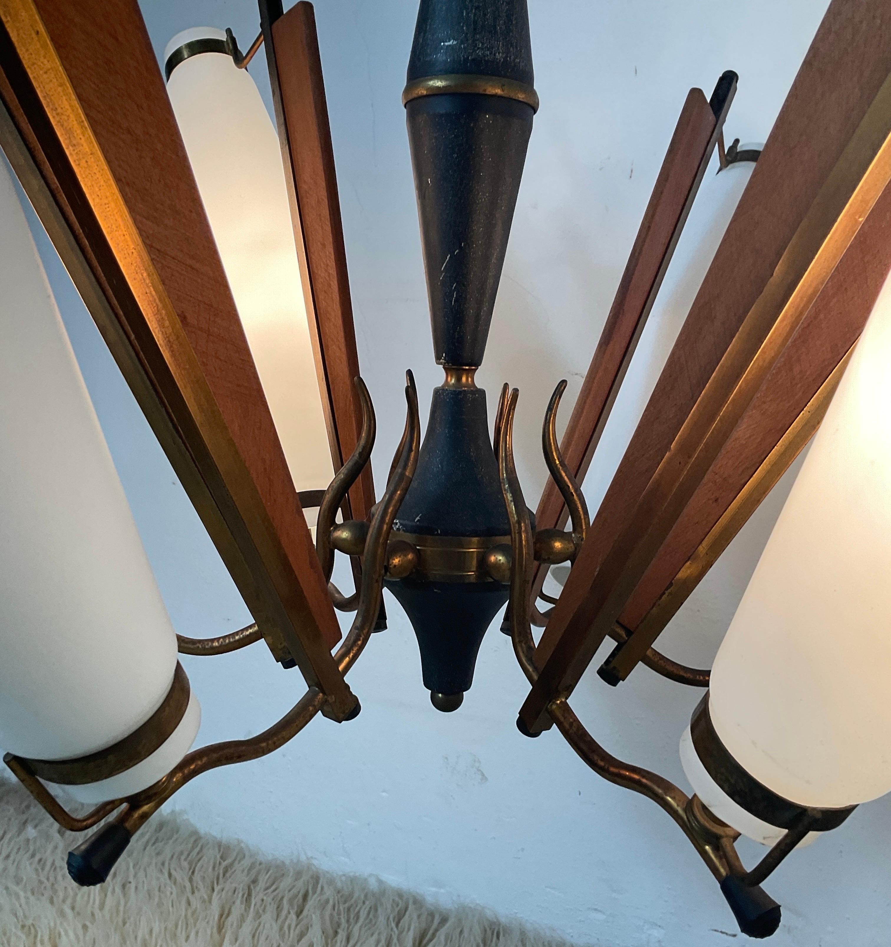 Brass and teak chandelier attributable stilnovo of the 60s For Sale 2
