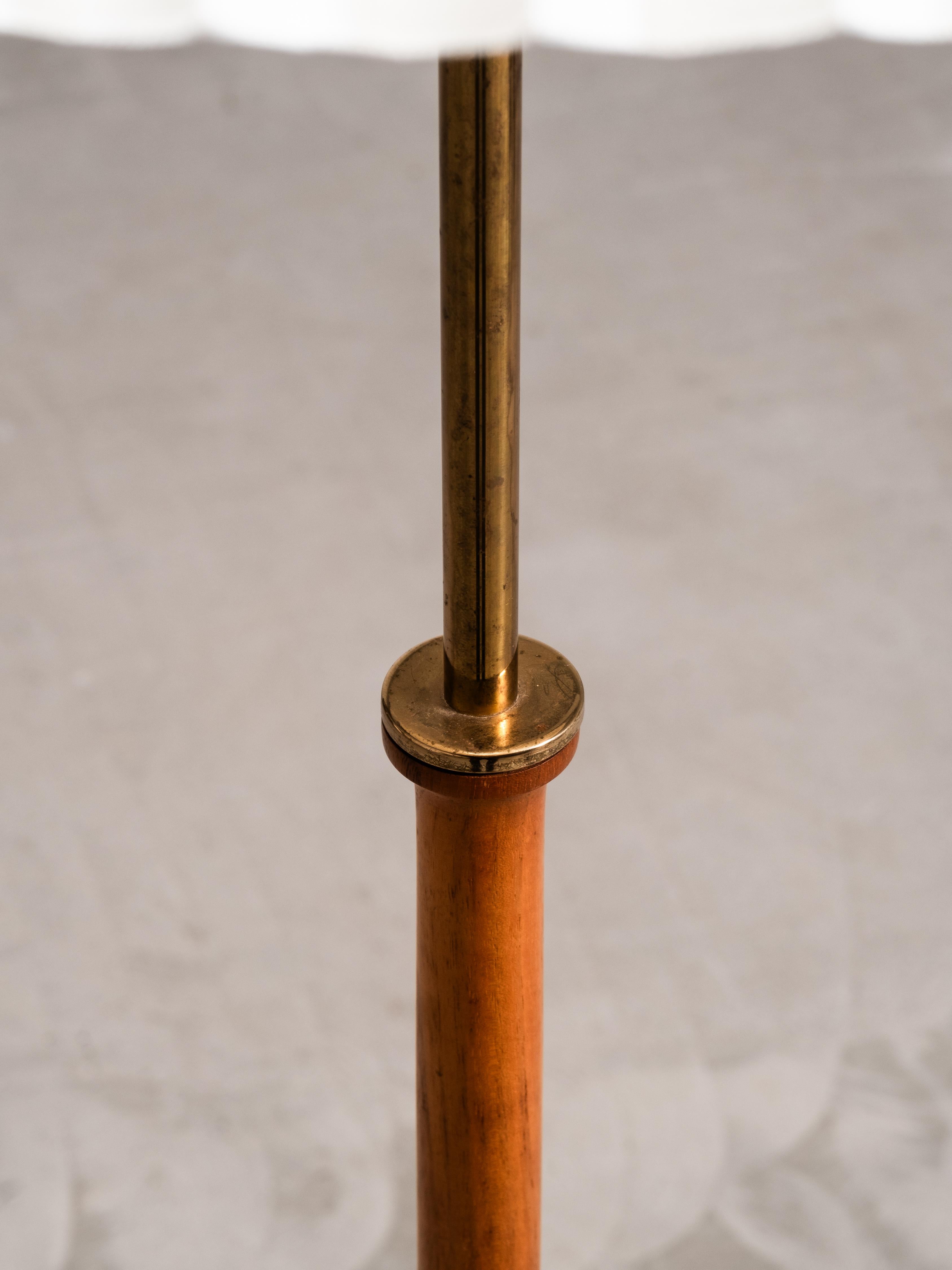 Lampadaire en laiton et teck Model G-012 par Eje Ahlgren pour Bergboms, Suède, années 1950 en vente 3