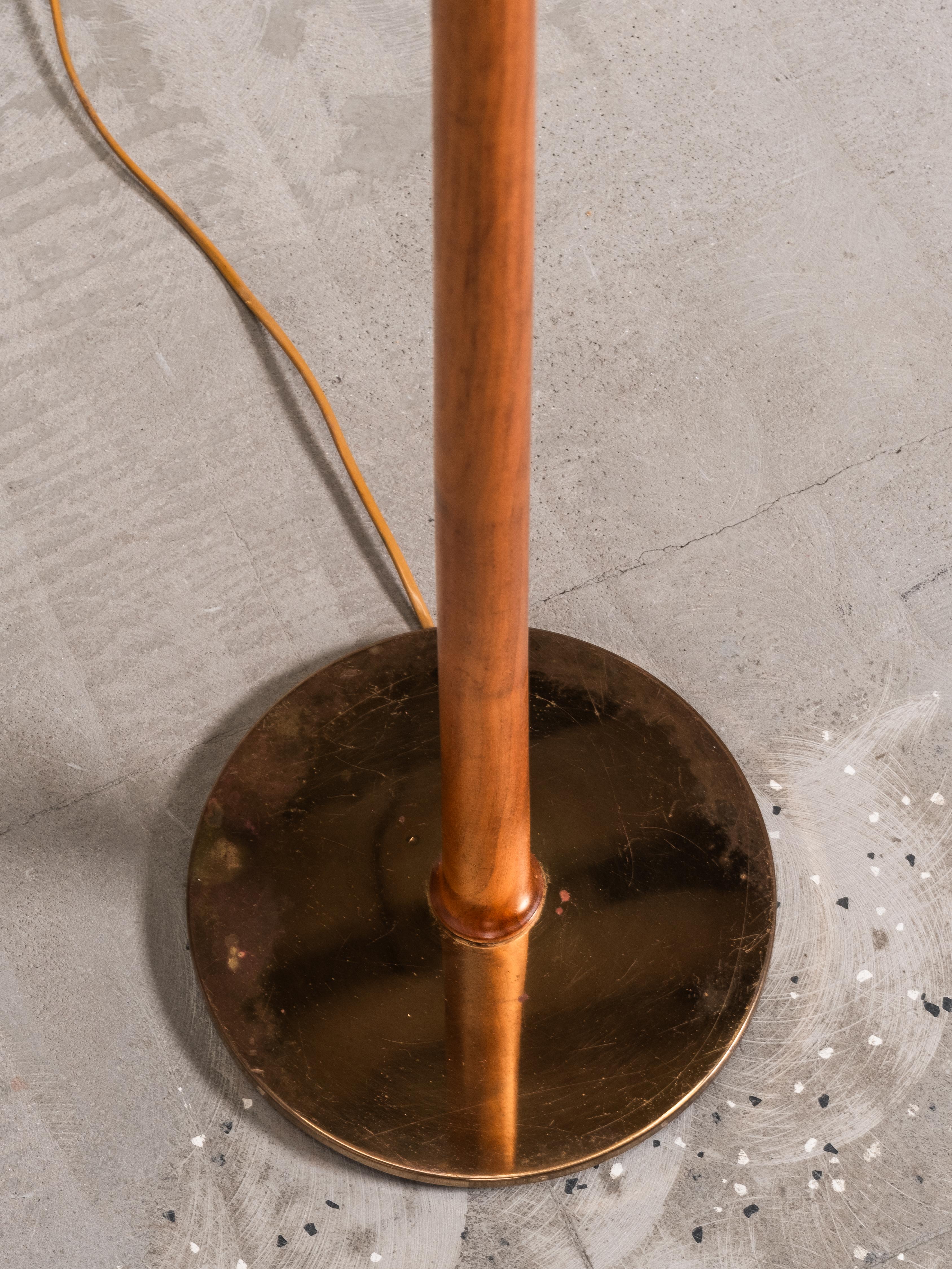 Lampadaire en laiton et teck Model G-012 par Eje Ahlgren pour Bergboms, Suède, années 1950 en vente 4
