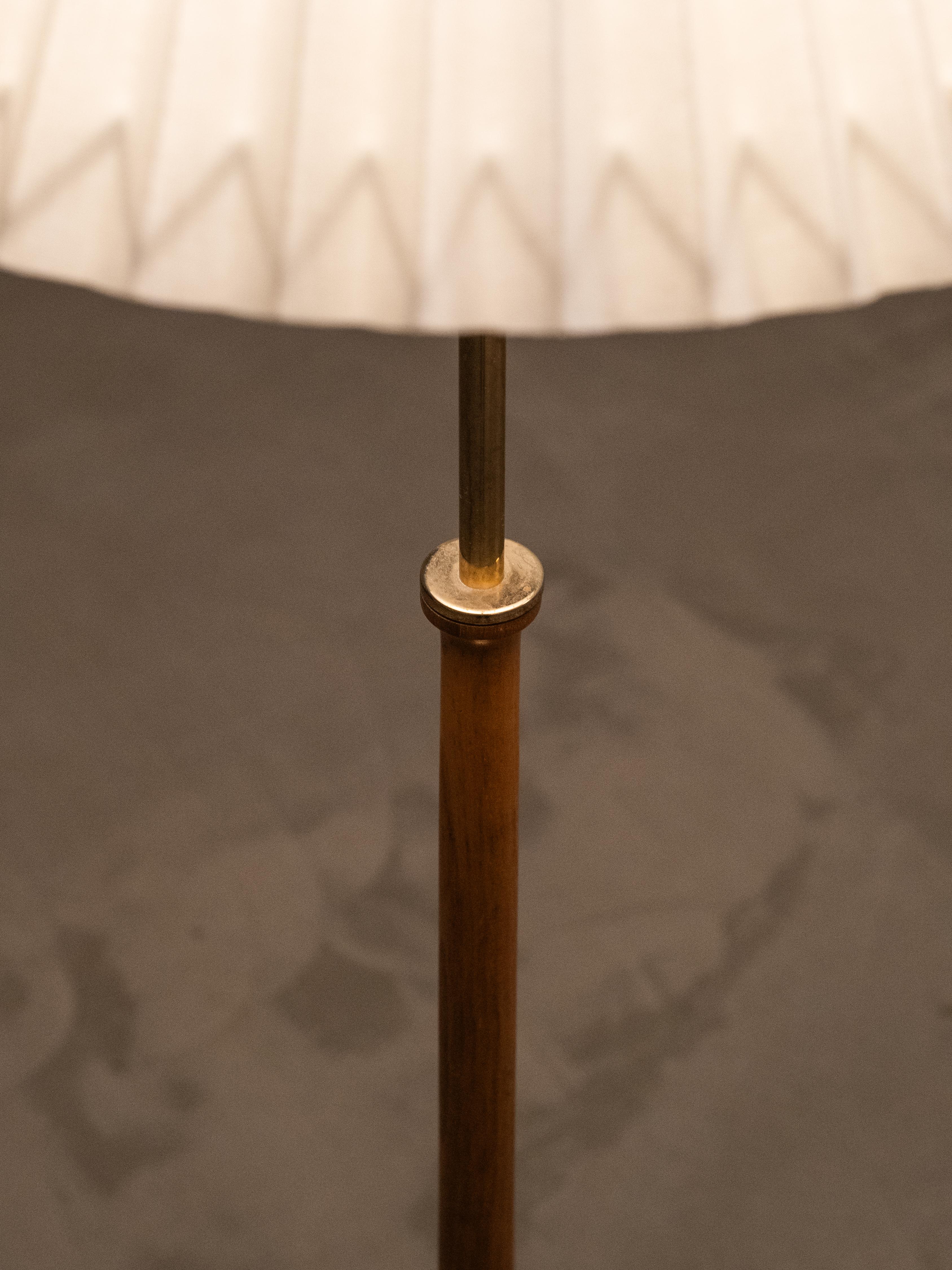Lampadaire en laiton et teck Model G-012 par Eje Ahlgren pour Bergboms, Suède, années 1950 en vente 8