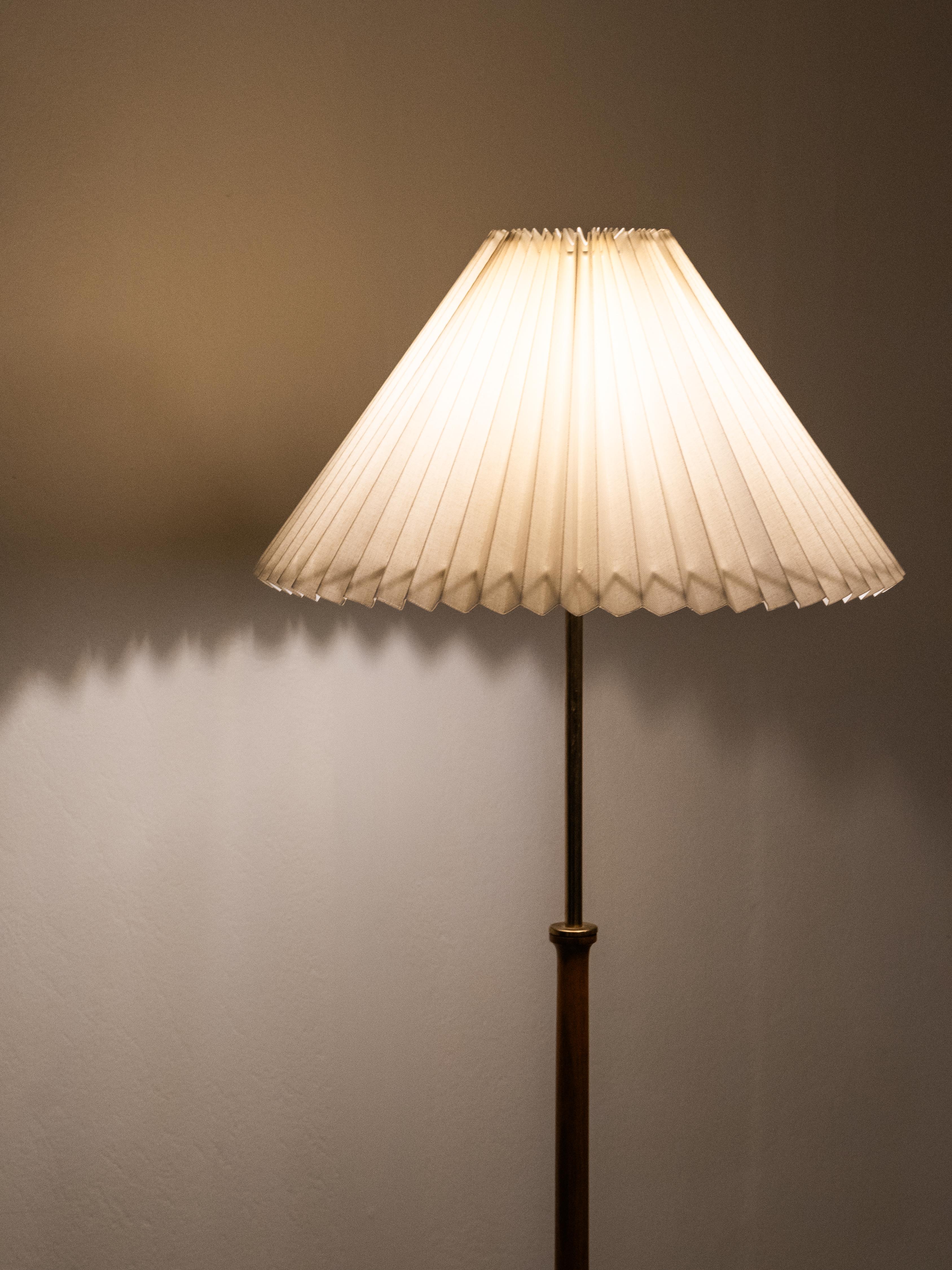 Lampadaire en laiton et teck Model G-012 par Eje Ahlgren pour Bergboms, Suède, années 1950 en vente 10