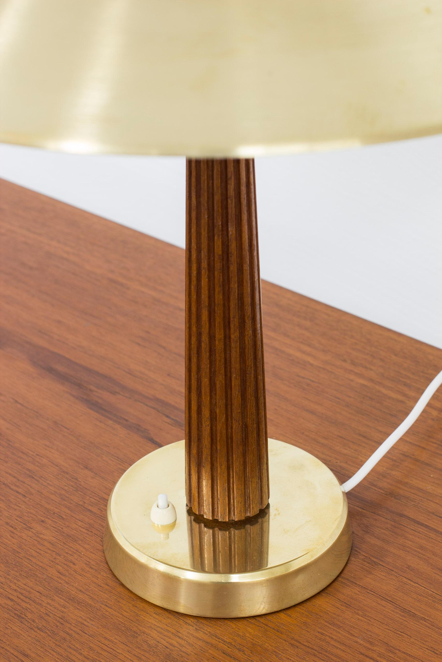Brass and Teak Table Lamp 716 by Hans Bergström for Ateljé Lyktan, 1950s In Good Condition In Hägersten, SE
