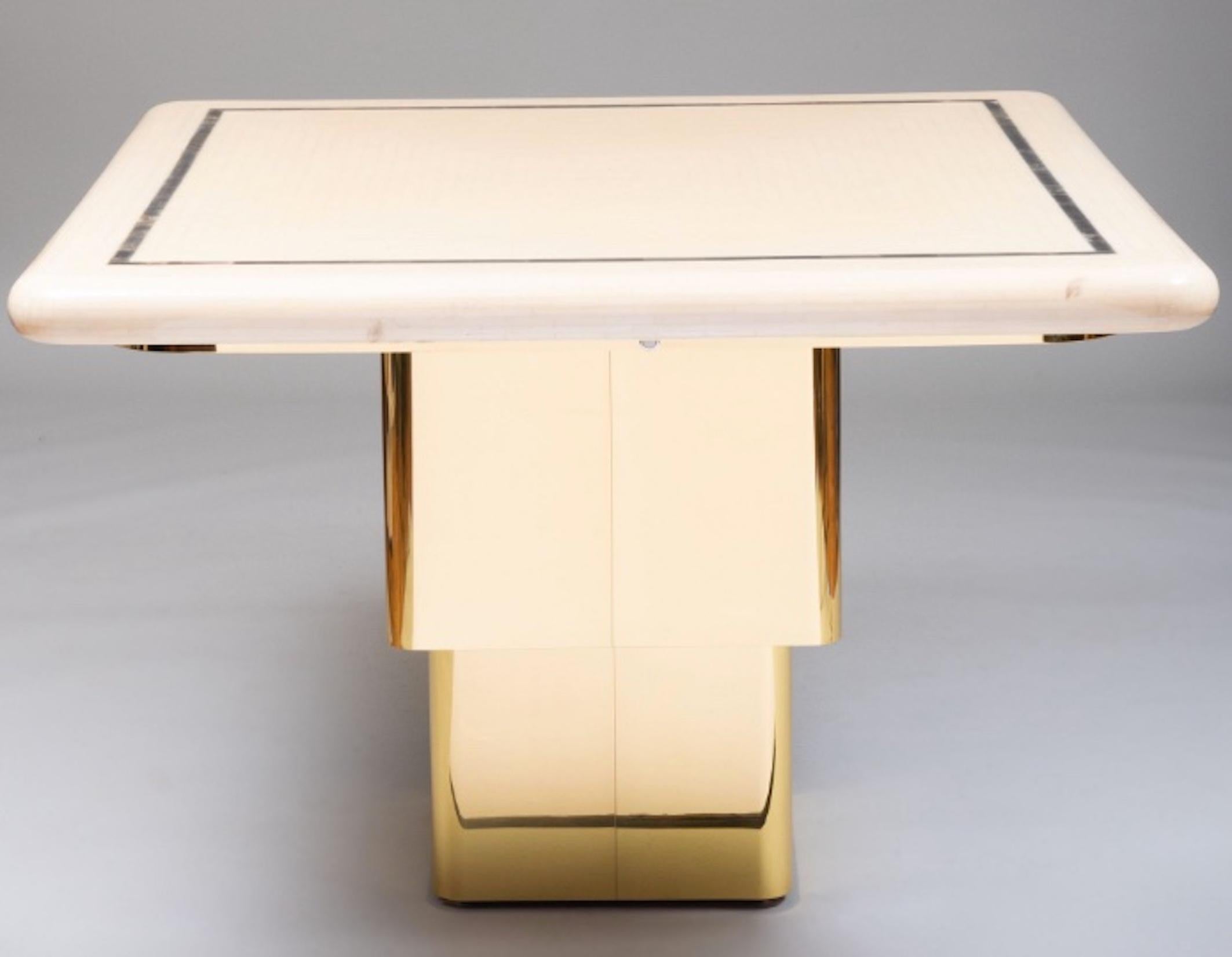 Table basse en laiton et corne tessellée à la manière de Karl Springer Bon état - En vente à Montreal, QC
