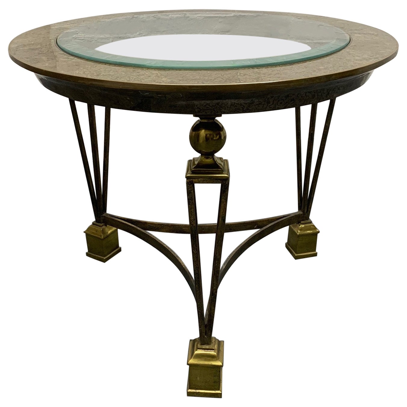 Table d'appoint en laiton et pierre tessellée à la manière de Gilbert Poillerat