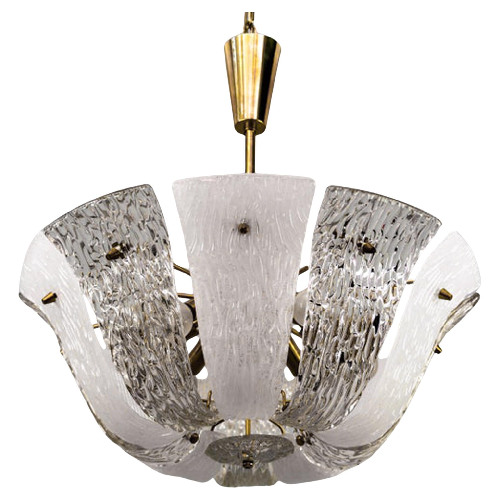 Lampadario in ottone e vetro testurizzato e smerigliato di Kalmar, anni '50 in vendita