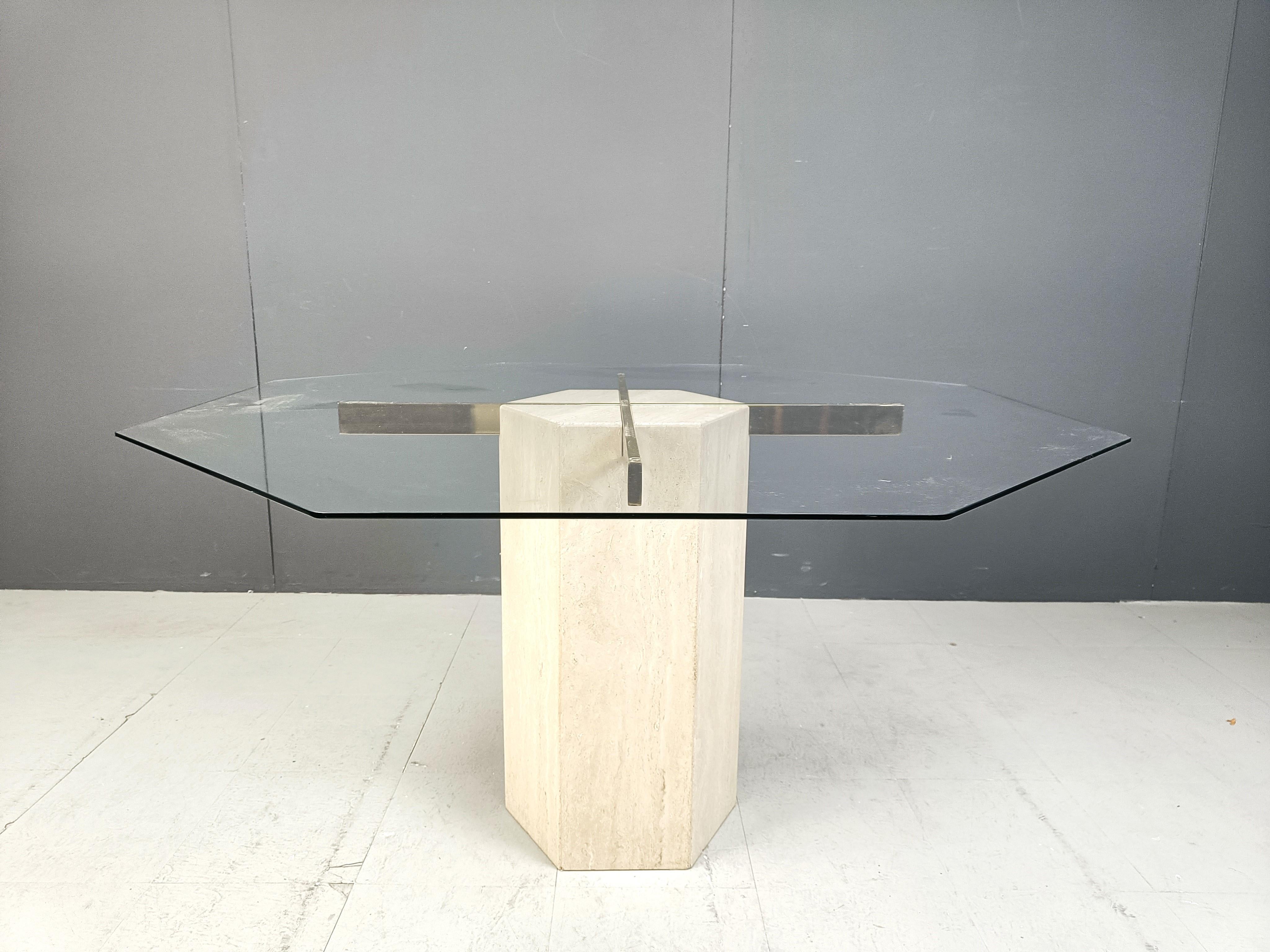 Hollywood Regency Table à manger en laiton et travertin par Artedi, 1970 en vente