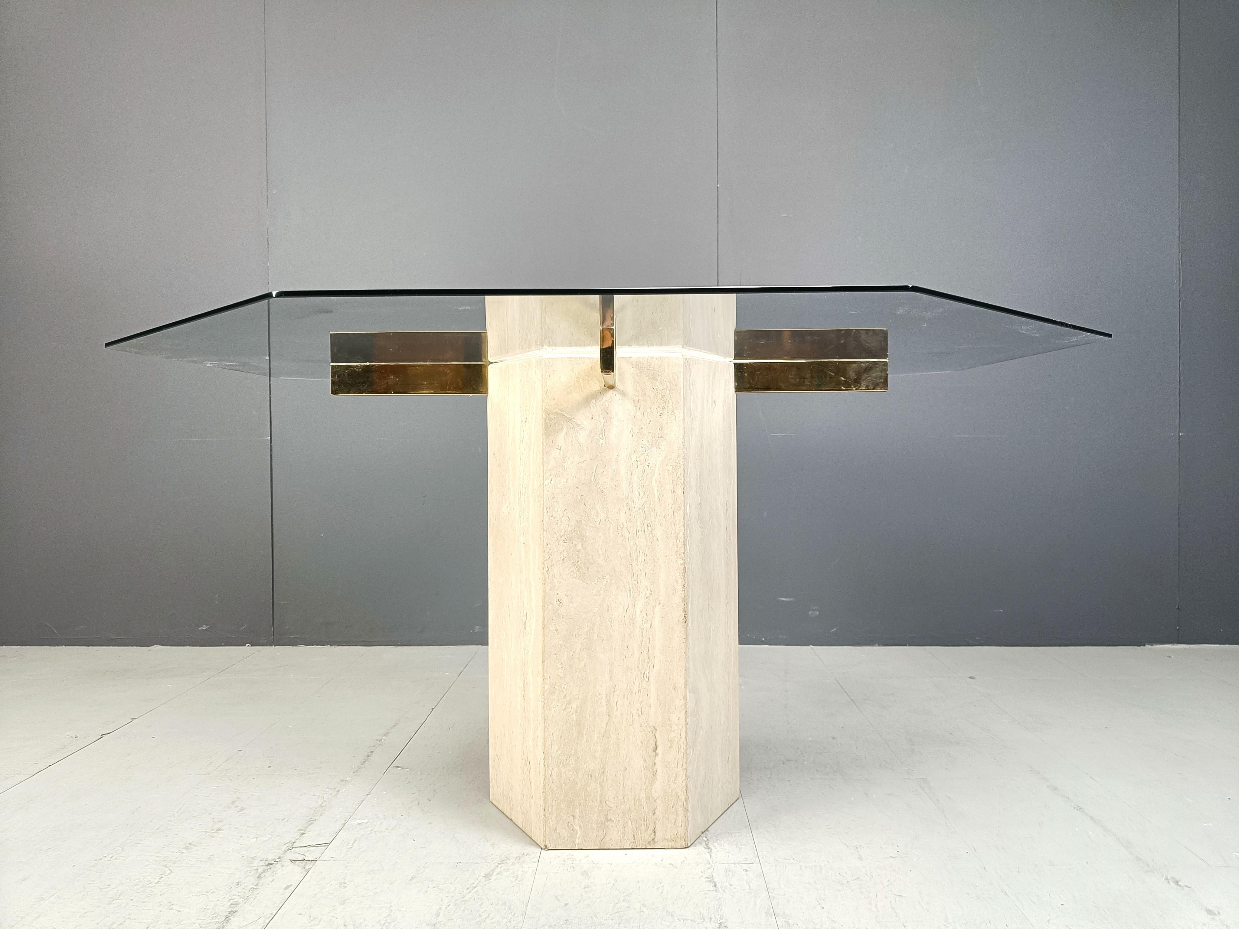 italien Table à manger en laiton et travertin par Artedi, 1970 en vente